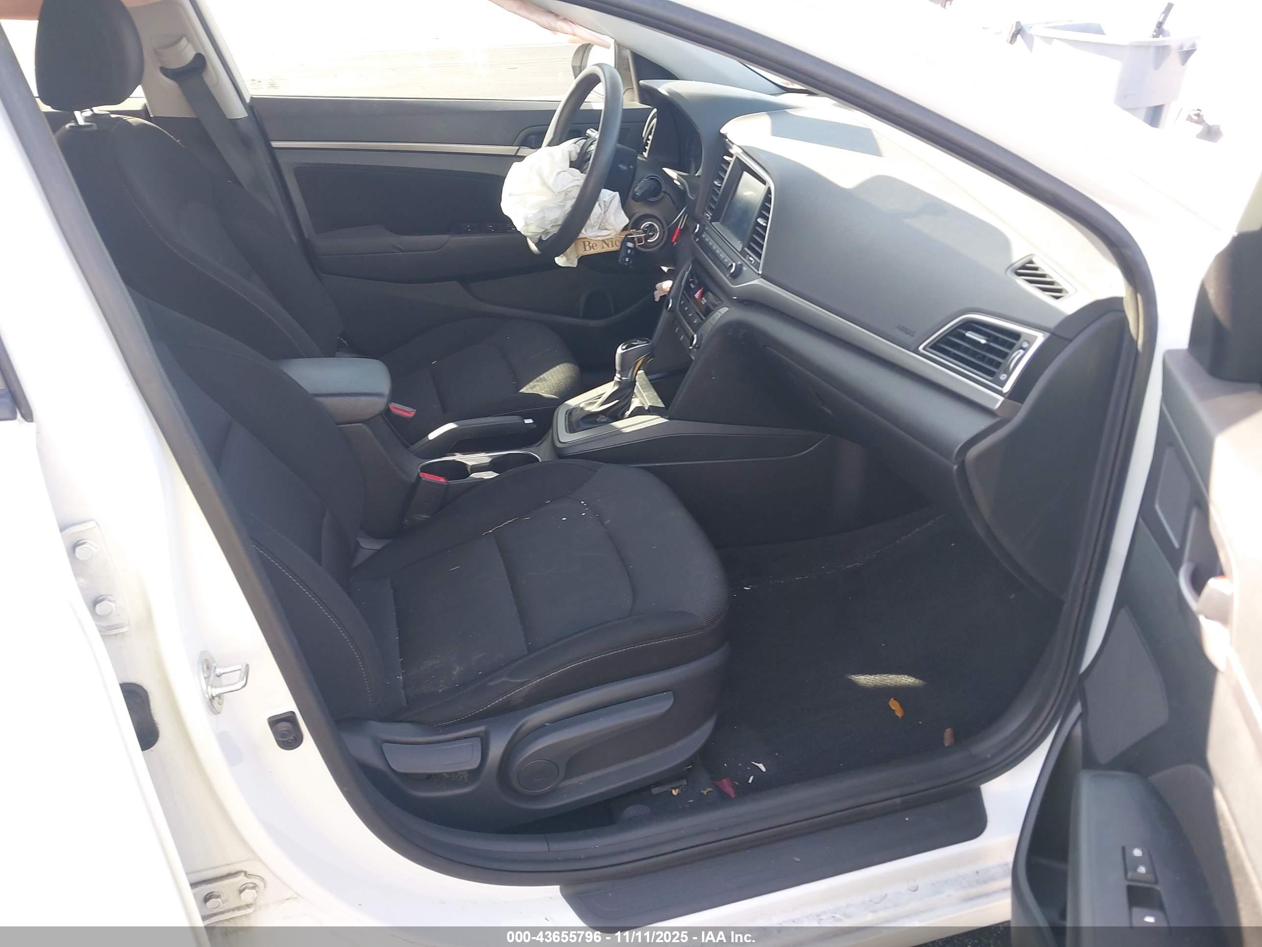 HYUNDAI ELANTRA image 5