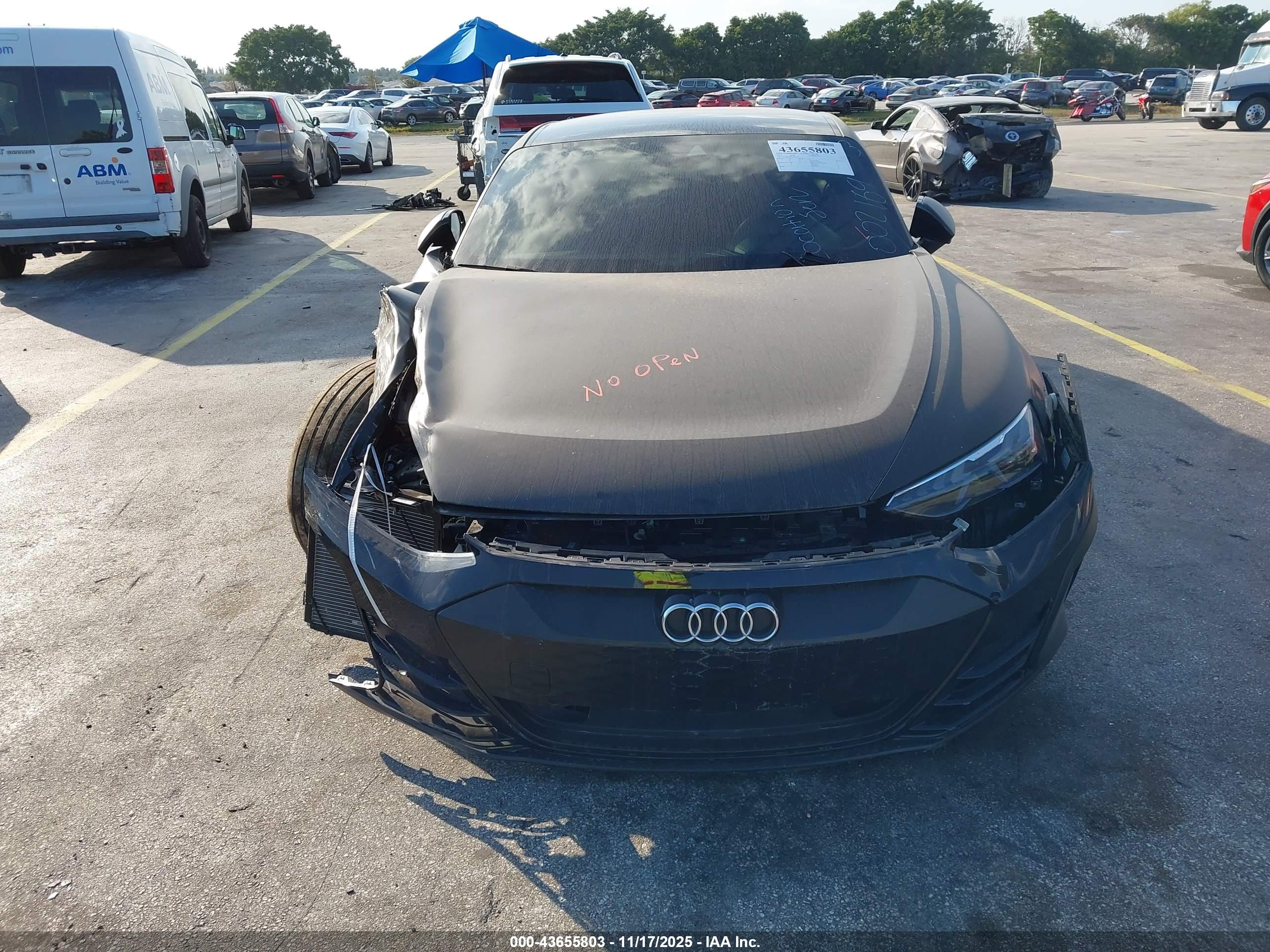 AUDI E-TRON image 6
