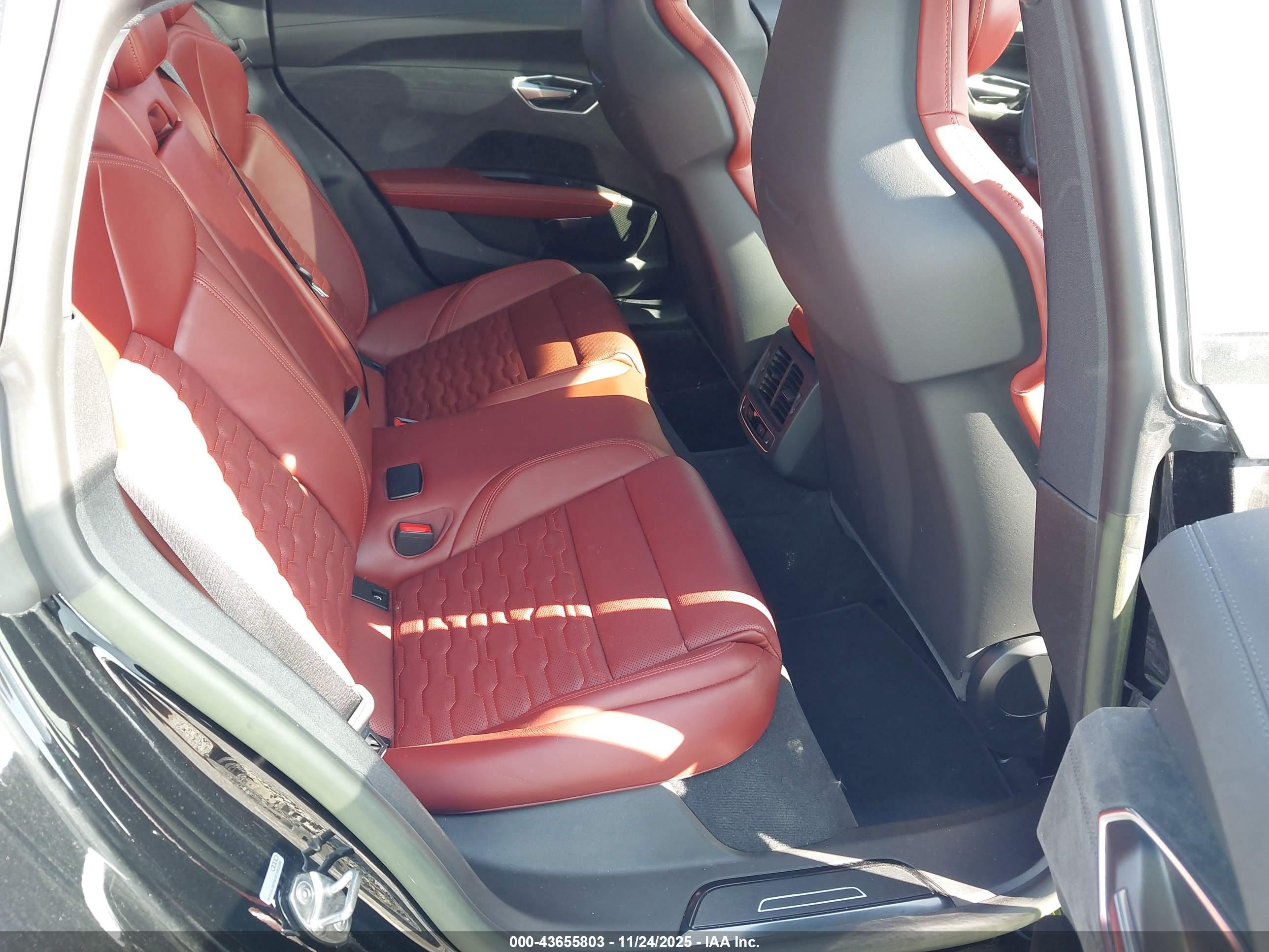 AUDI E-TRON image 8