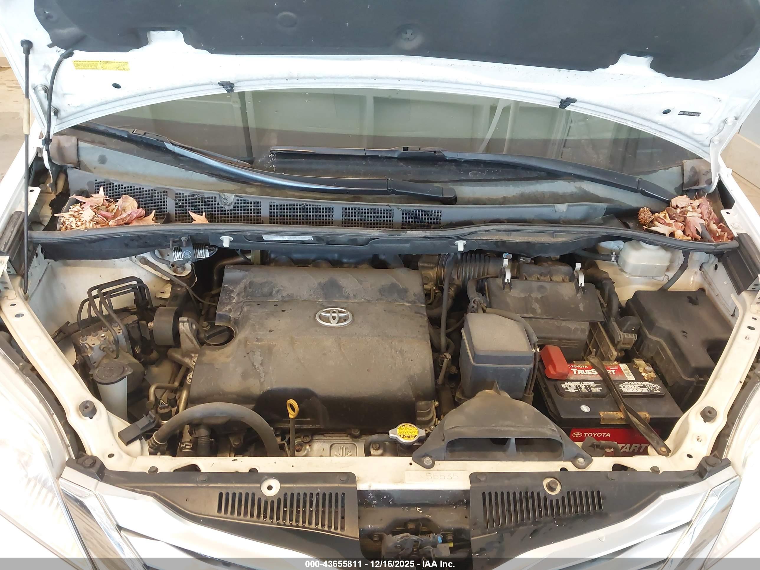 TOYOTA SIENNA image 10