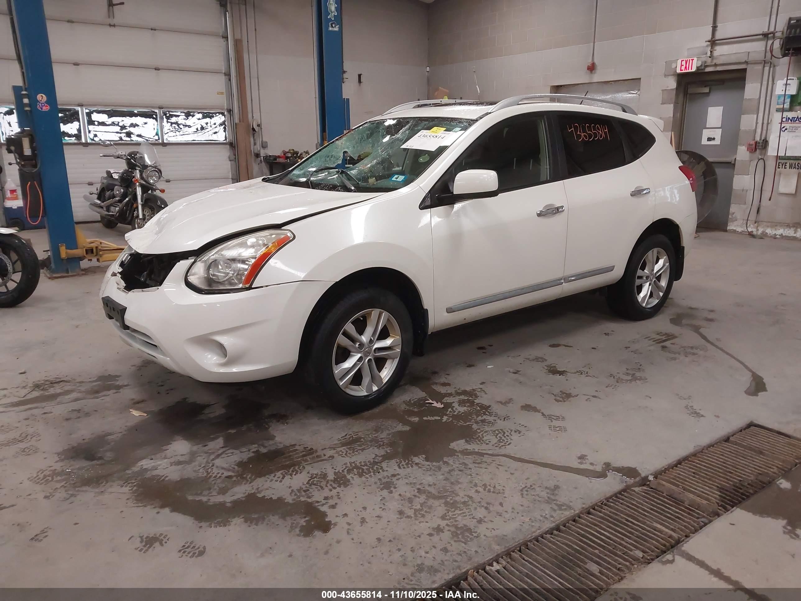 NISSAN ROGUE image 2