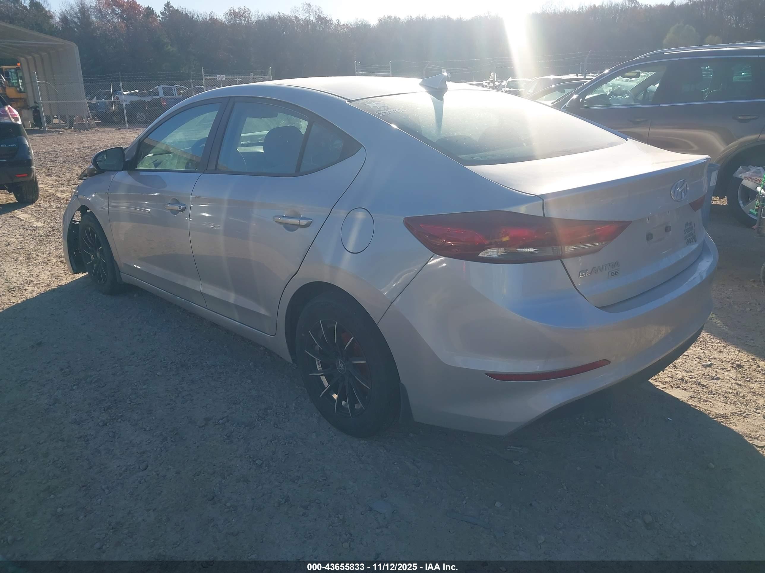 HYUNDAI ELANTRA image 3