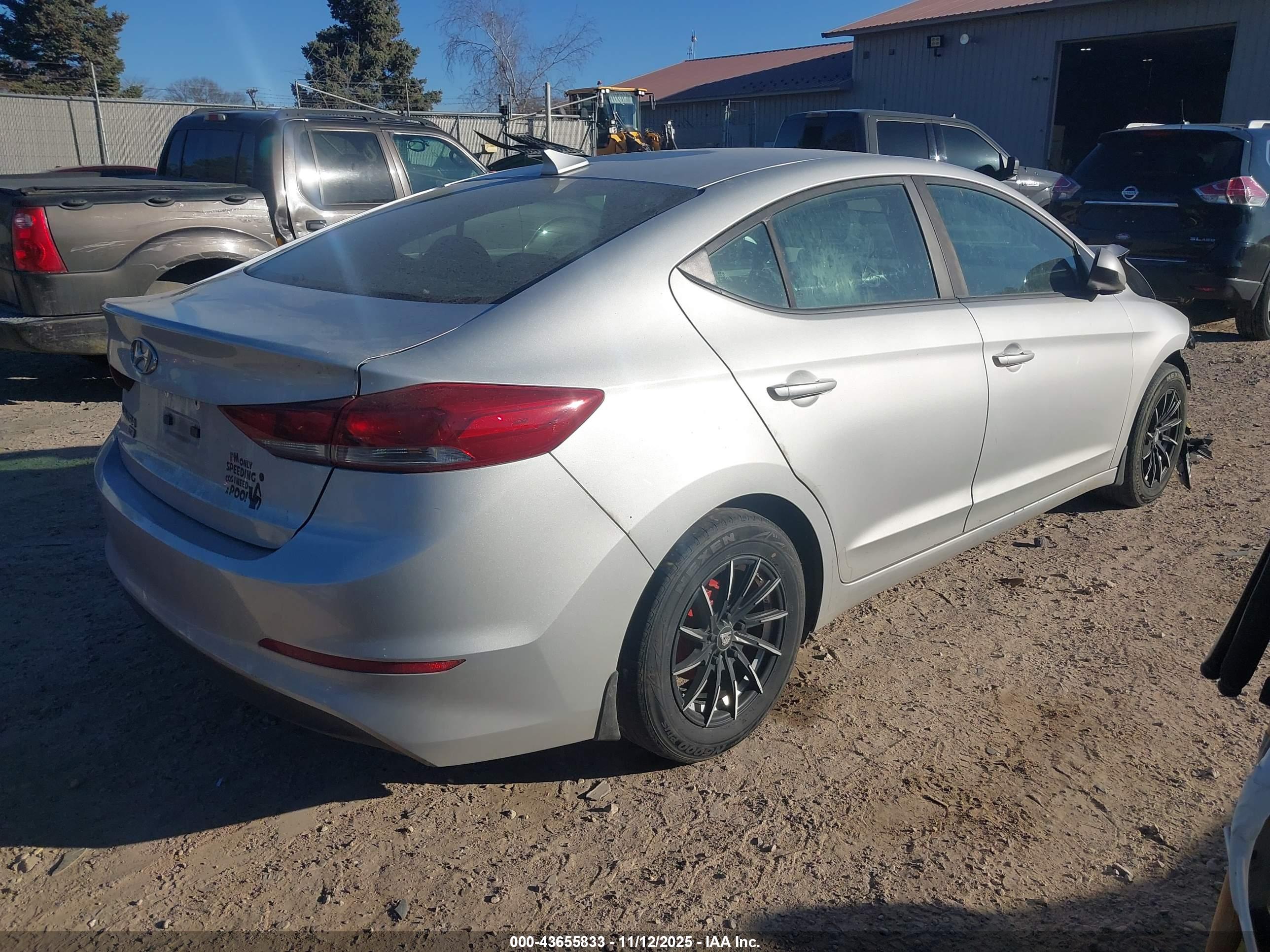 HYUNDAI ELANTRA image 4