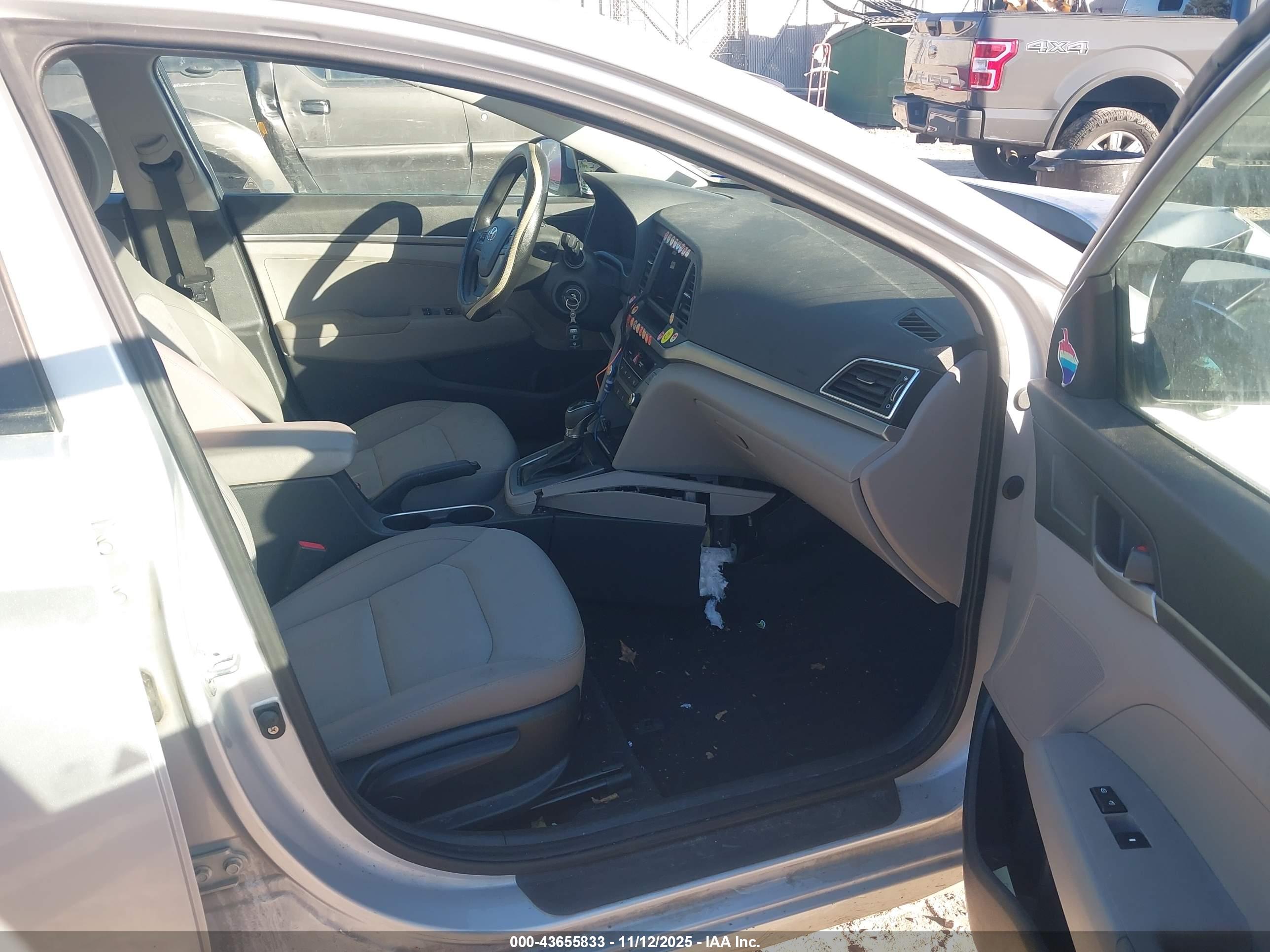 HYUNDAI ELANTRA image 5