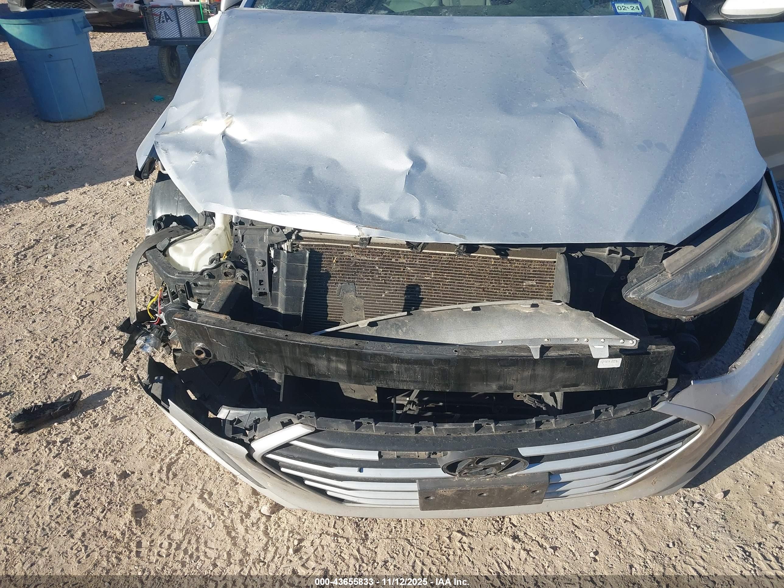 HYUNDAI ELANTRA image 6