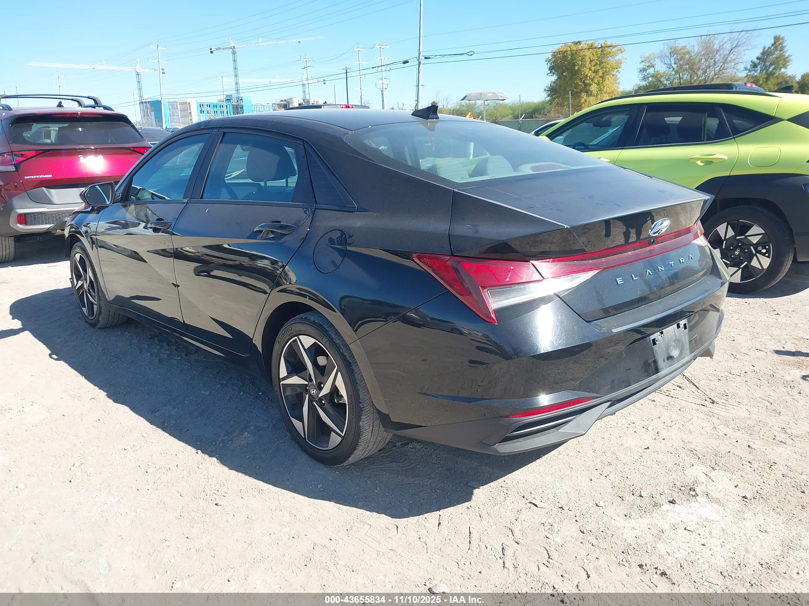 HYUNDAI ELANTRA image 3