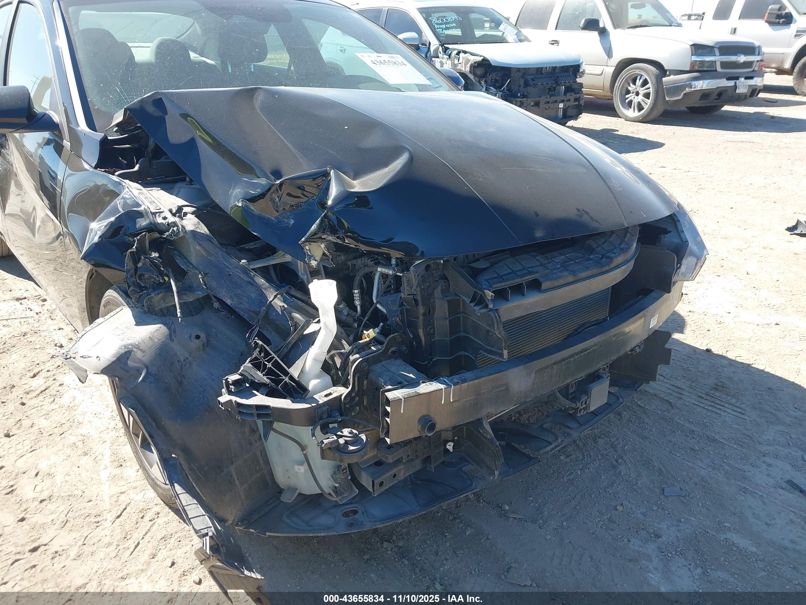 HYUNDAI ELANTRA image 6
