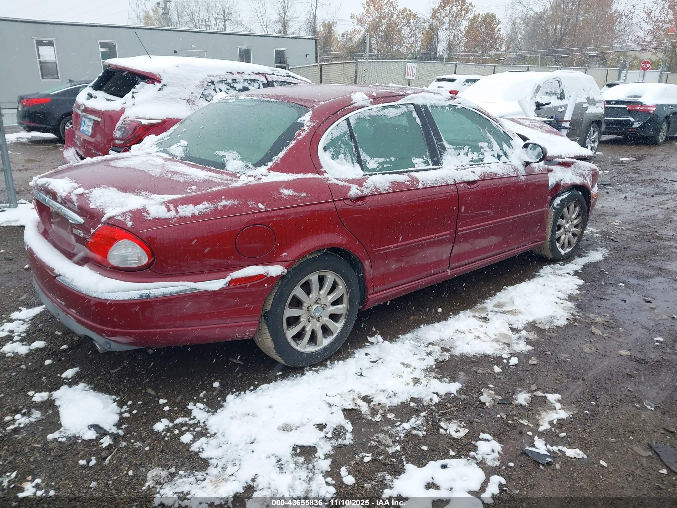JAGUAR X-TYPE image 4