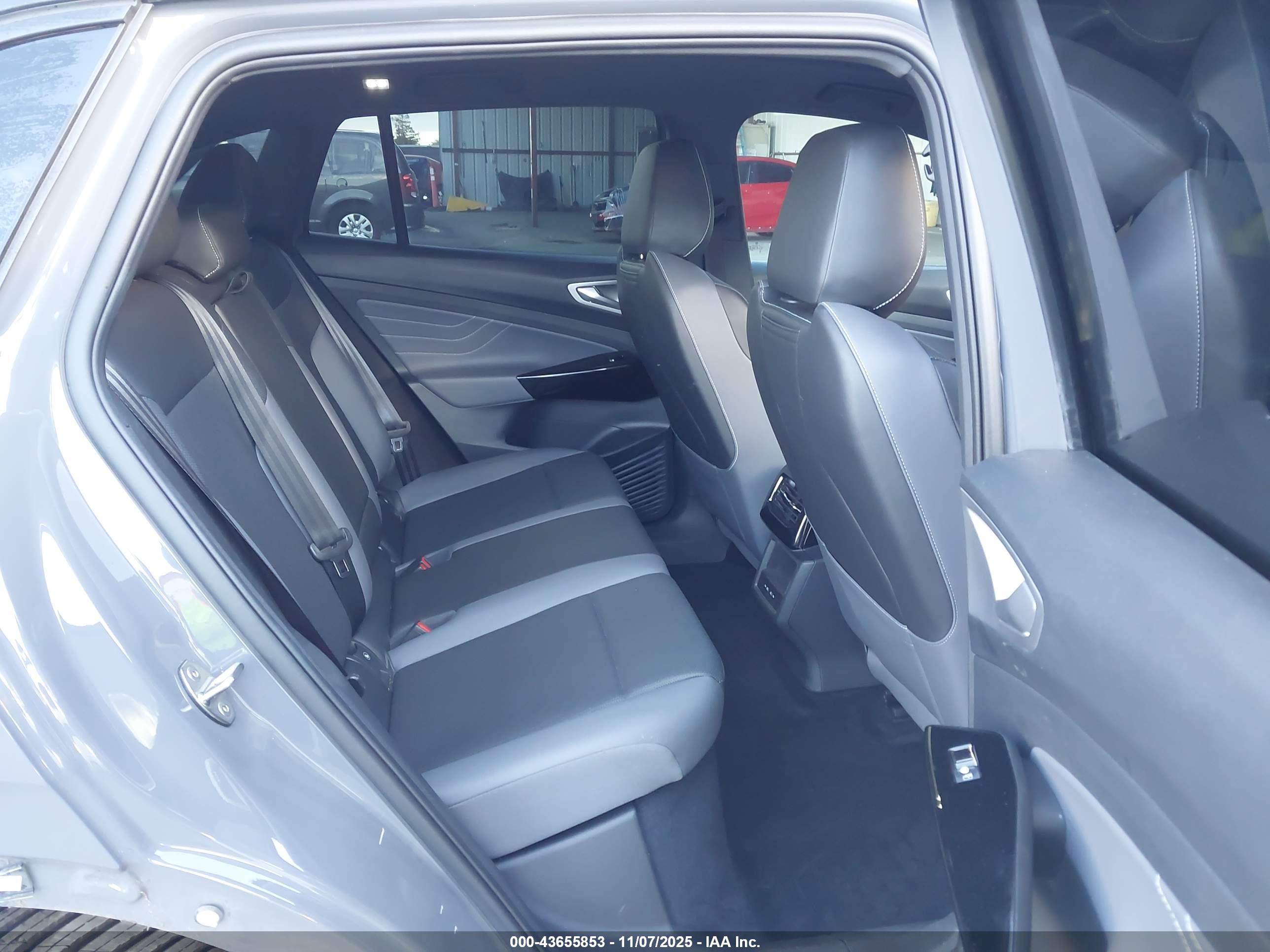 VOLKSWAGEN ID.4 image 8