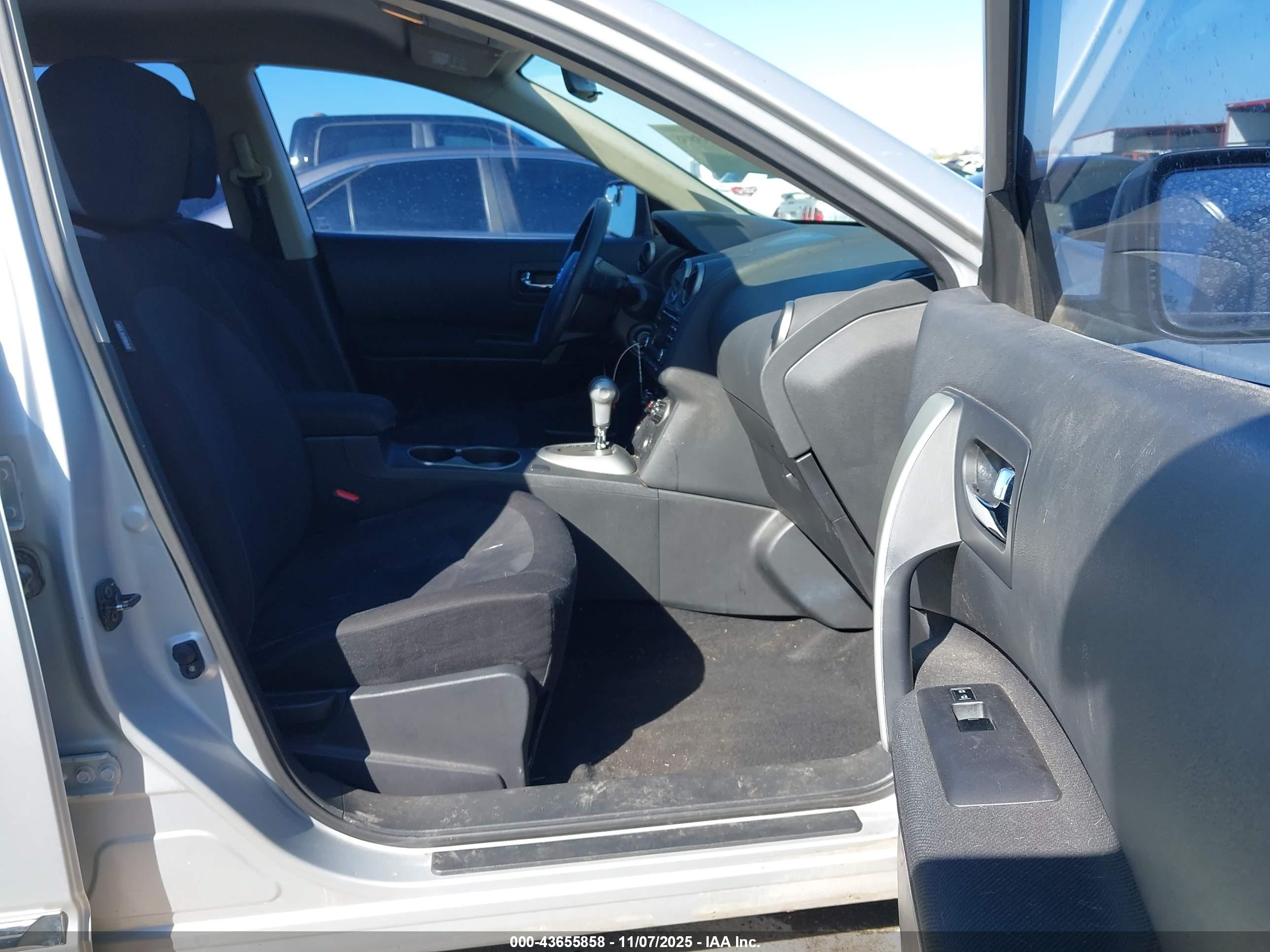 NISSAN ROGUE image 5