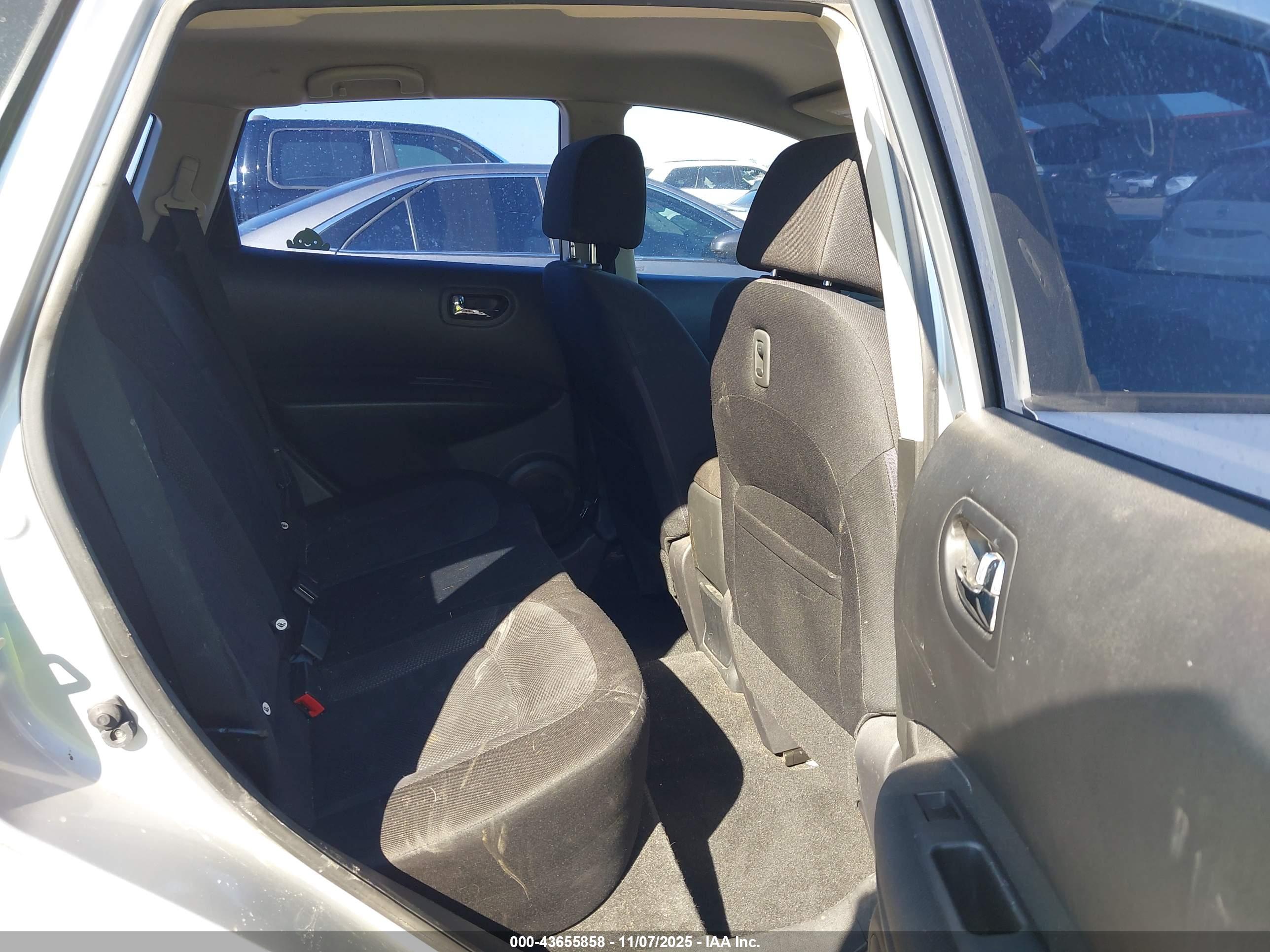 NISSAN ROGUE image 8