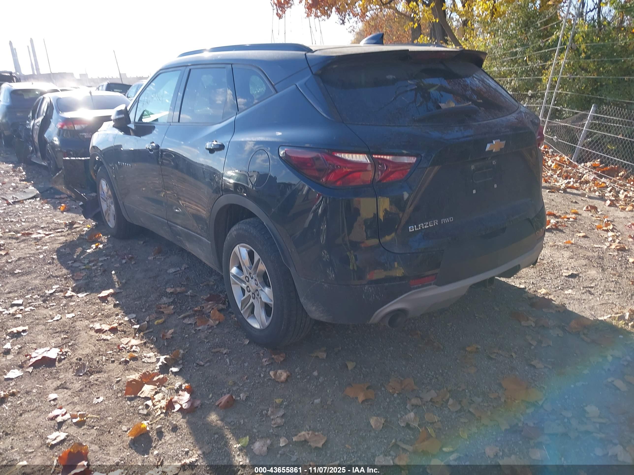 CHEVROLET BLAZER image 3