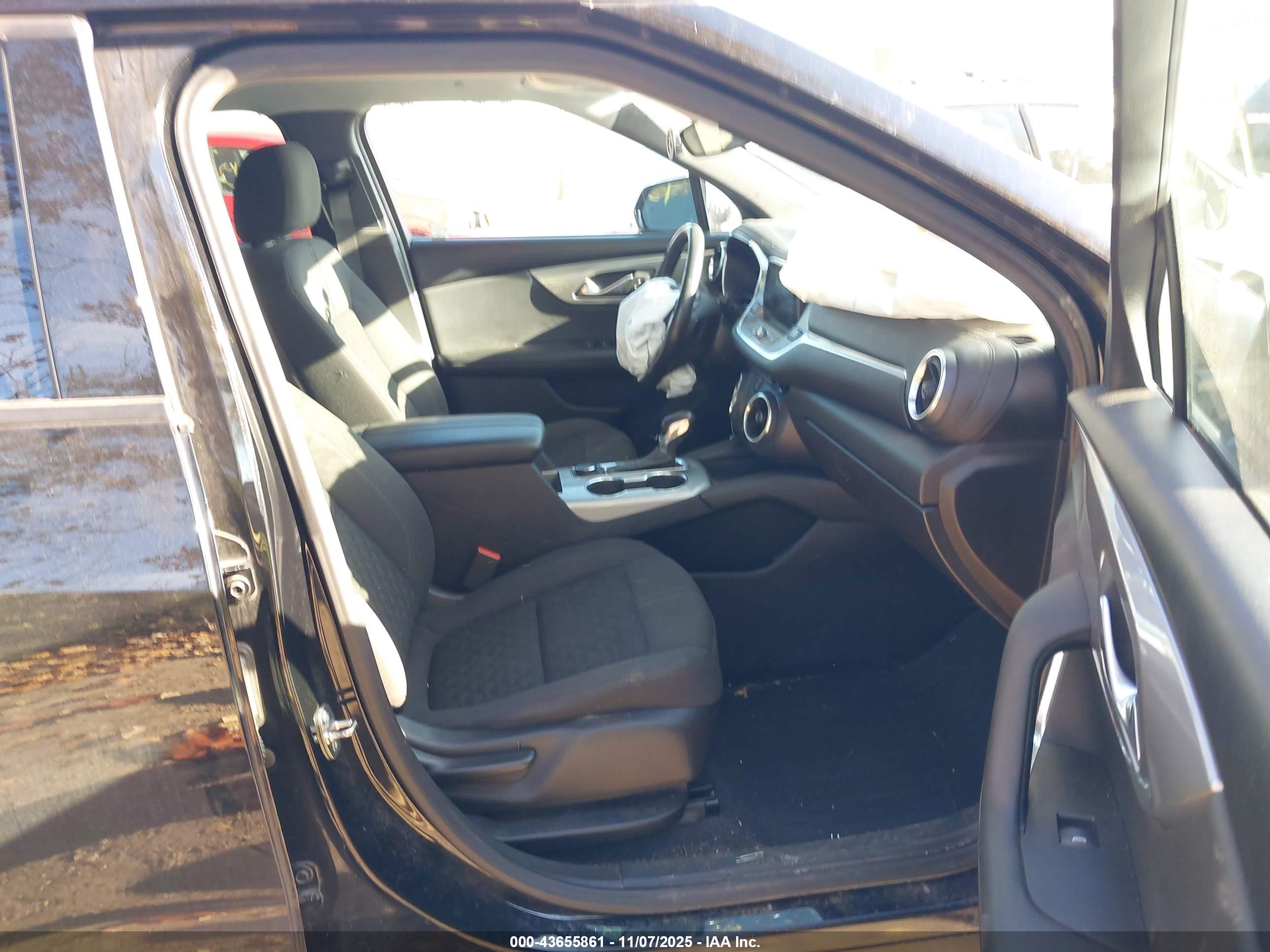 CHEVROLET BLAZER image 5