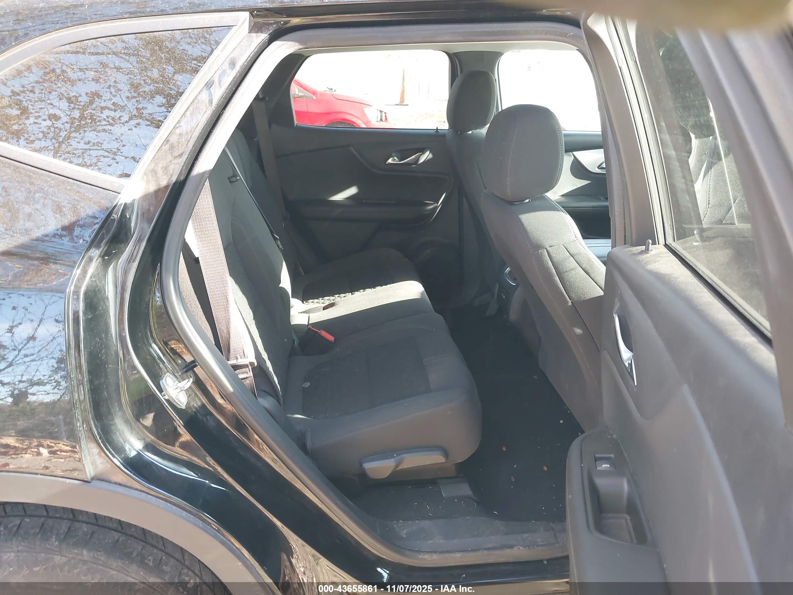 CHEVROLET BLAZER image 8