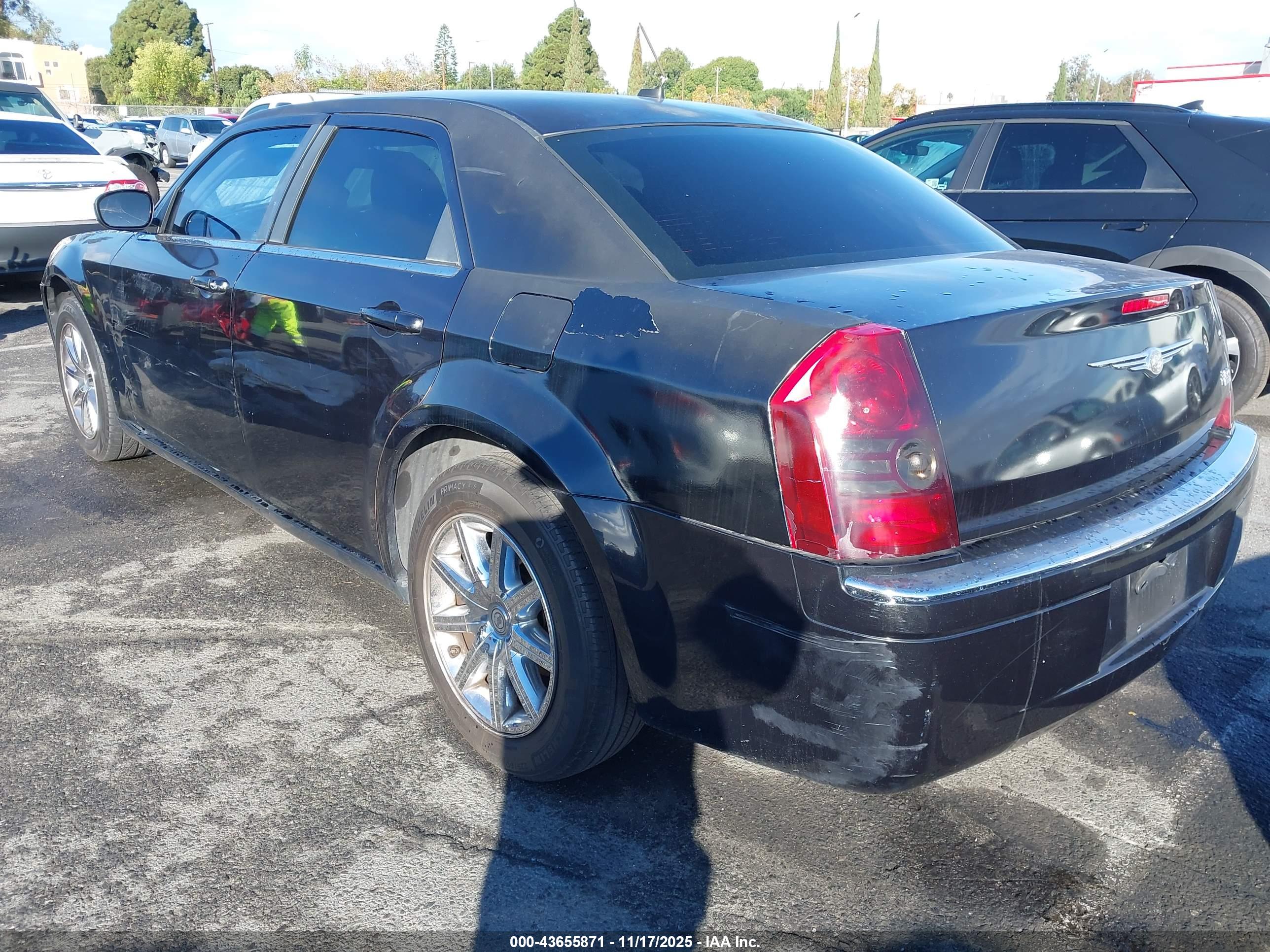 CHRYSLER 300 image 3