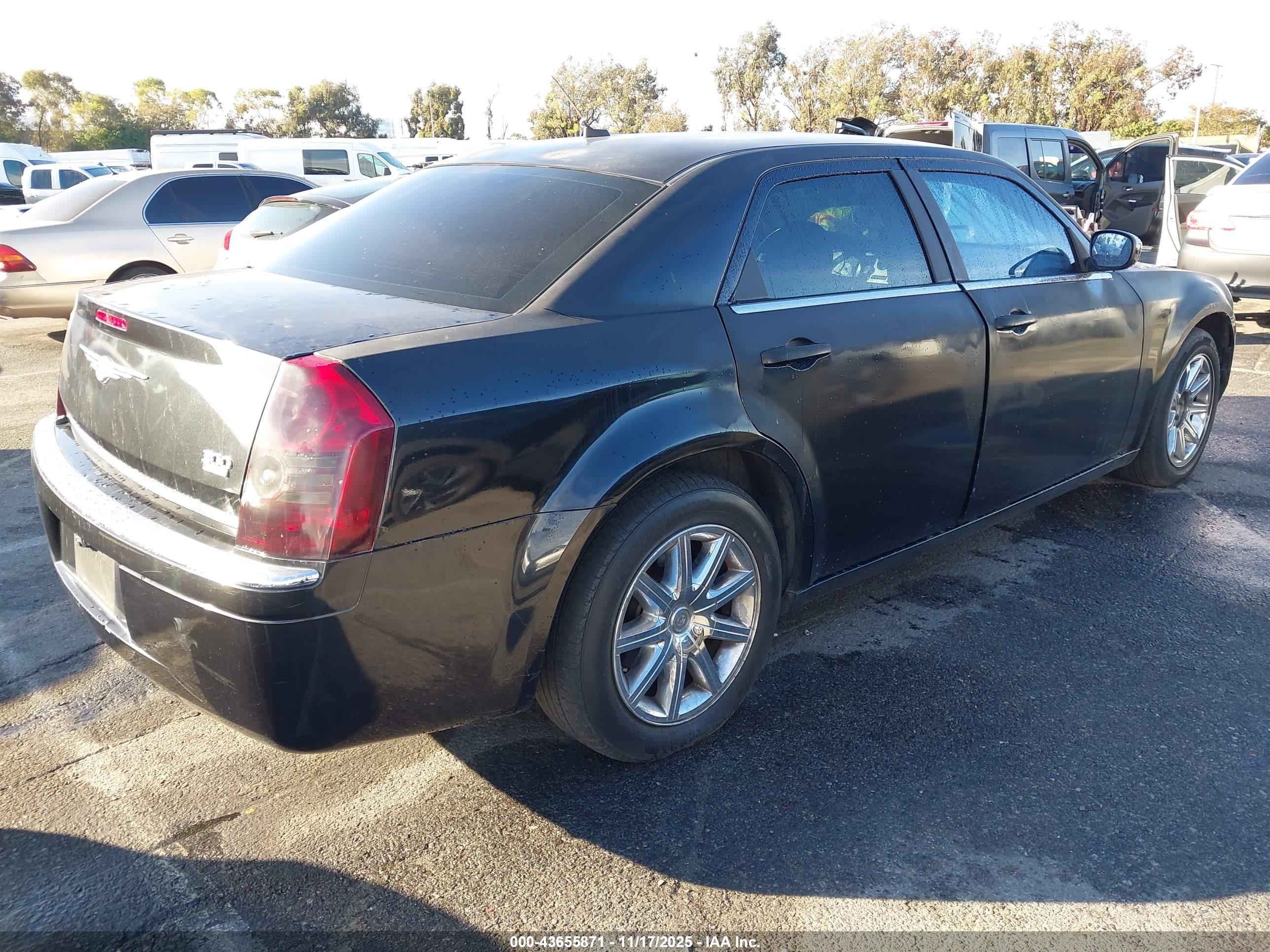 CHRYSLER 300 image 4