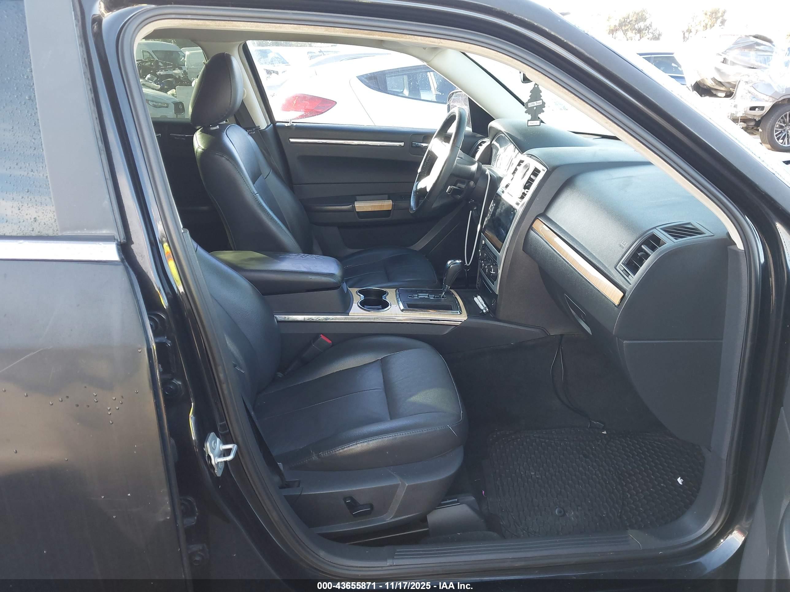 CHRYSLER 300 image 5