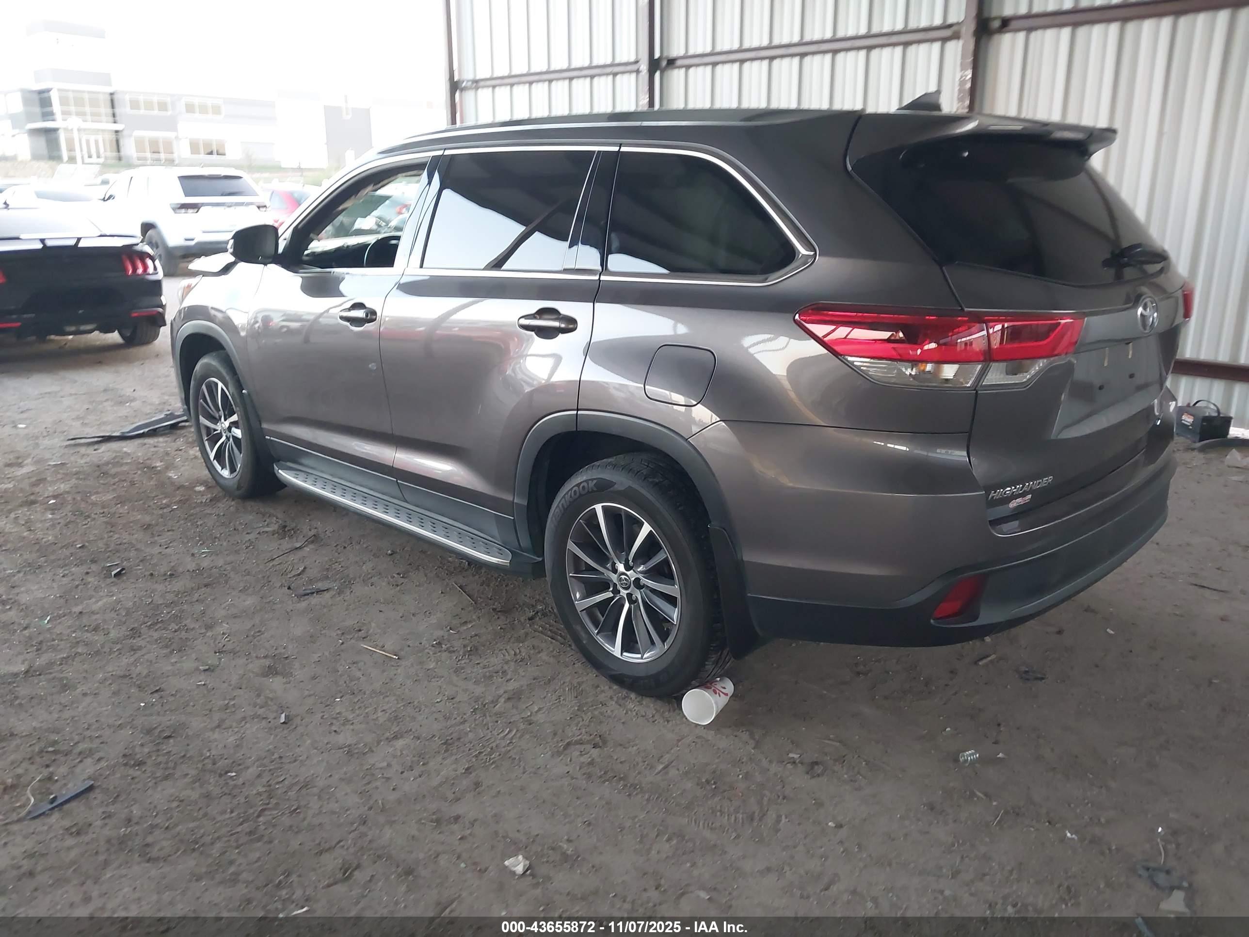 TOYOTA HIGHLANDER image 3