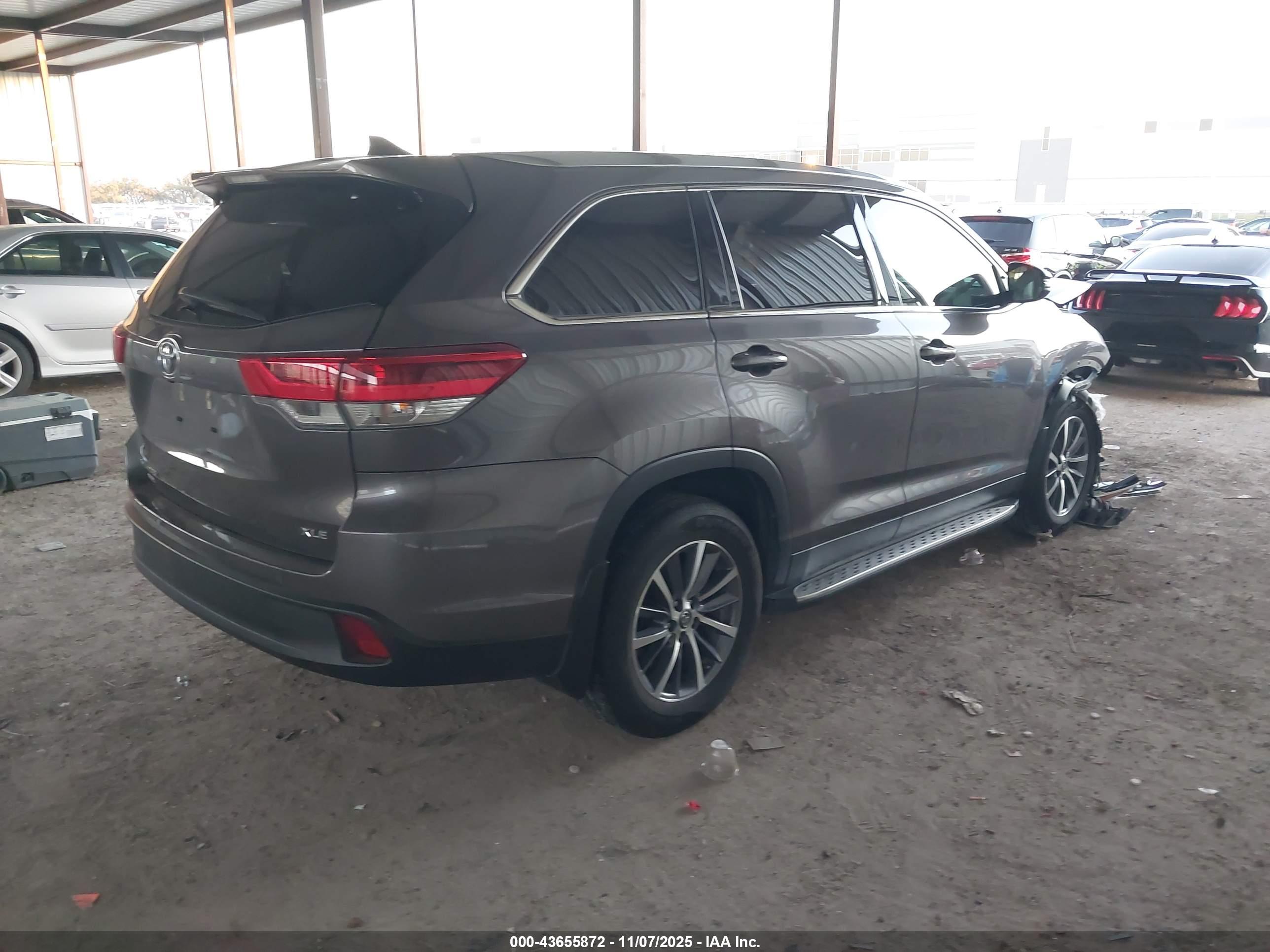 TOYOTA HIGHLANDER image 4