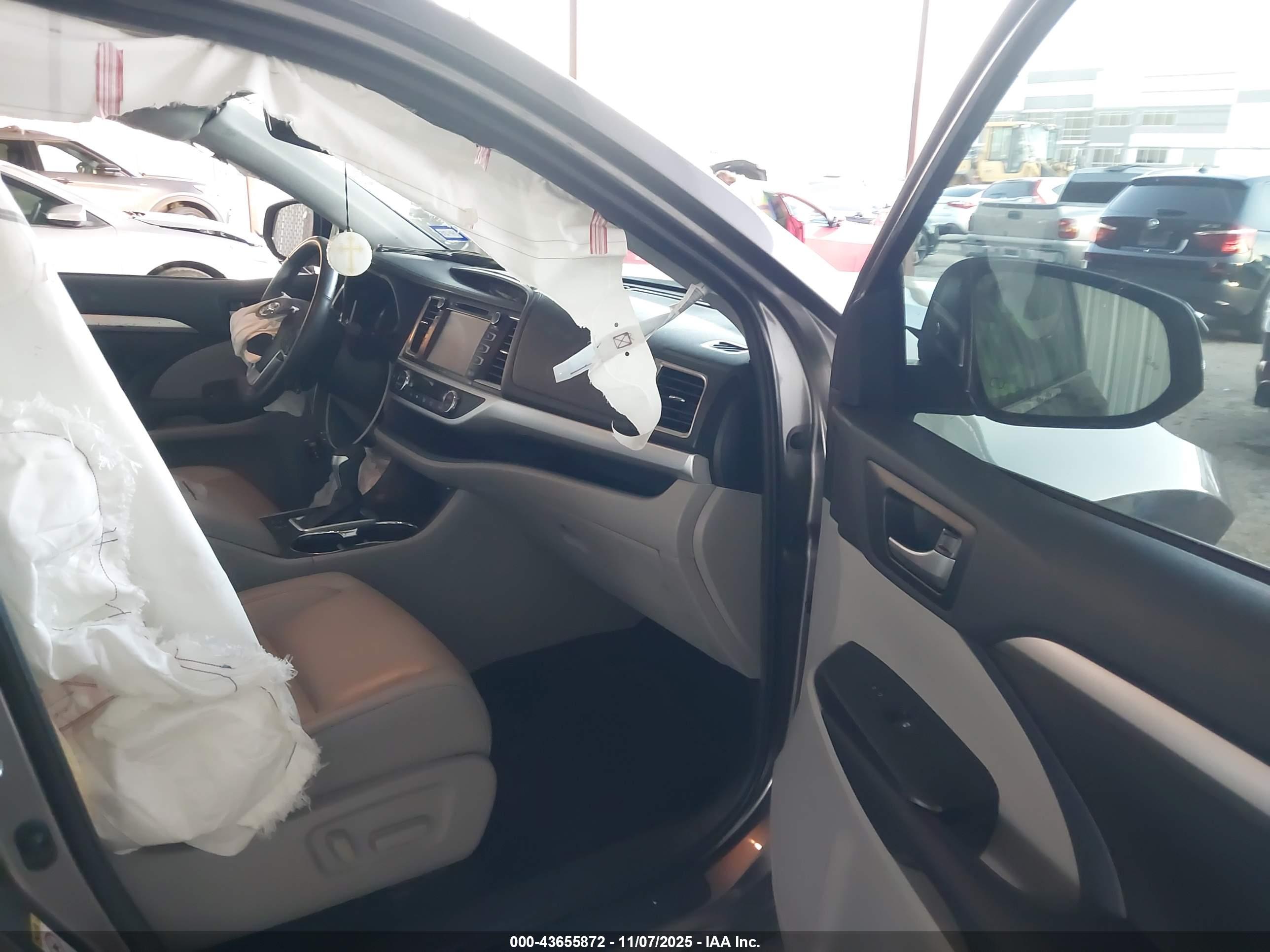 TOYOTA HIGHLANDER image 5