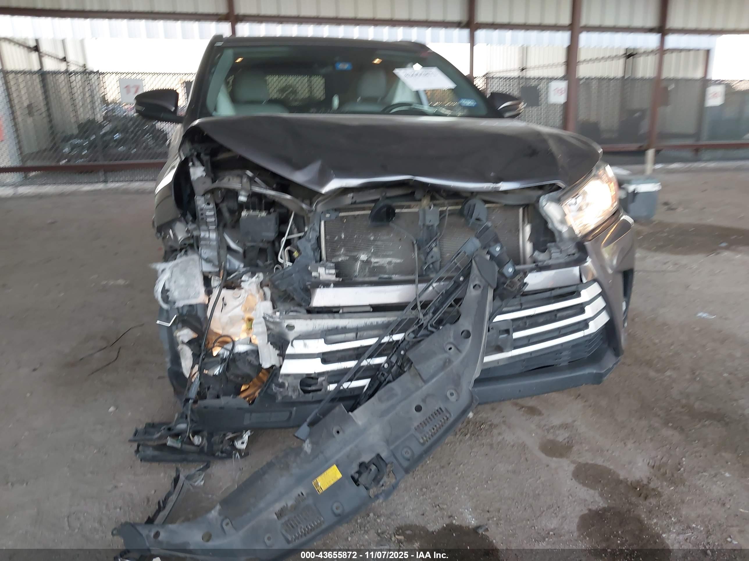 TOYOTA HIGHLANDER image 6