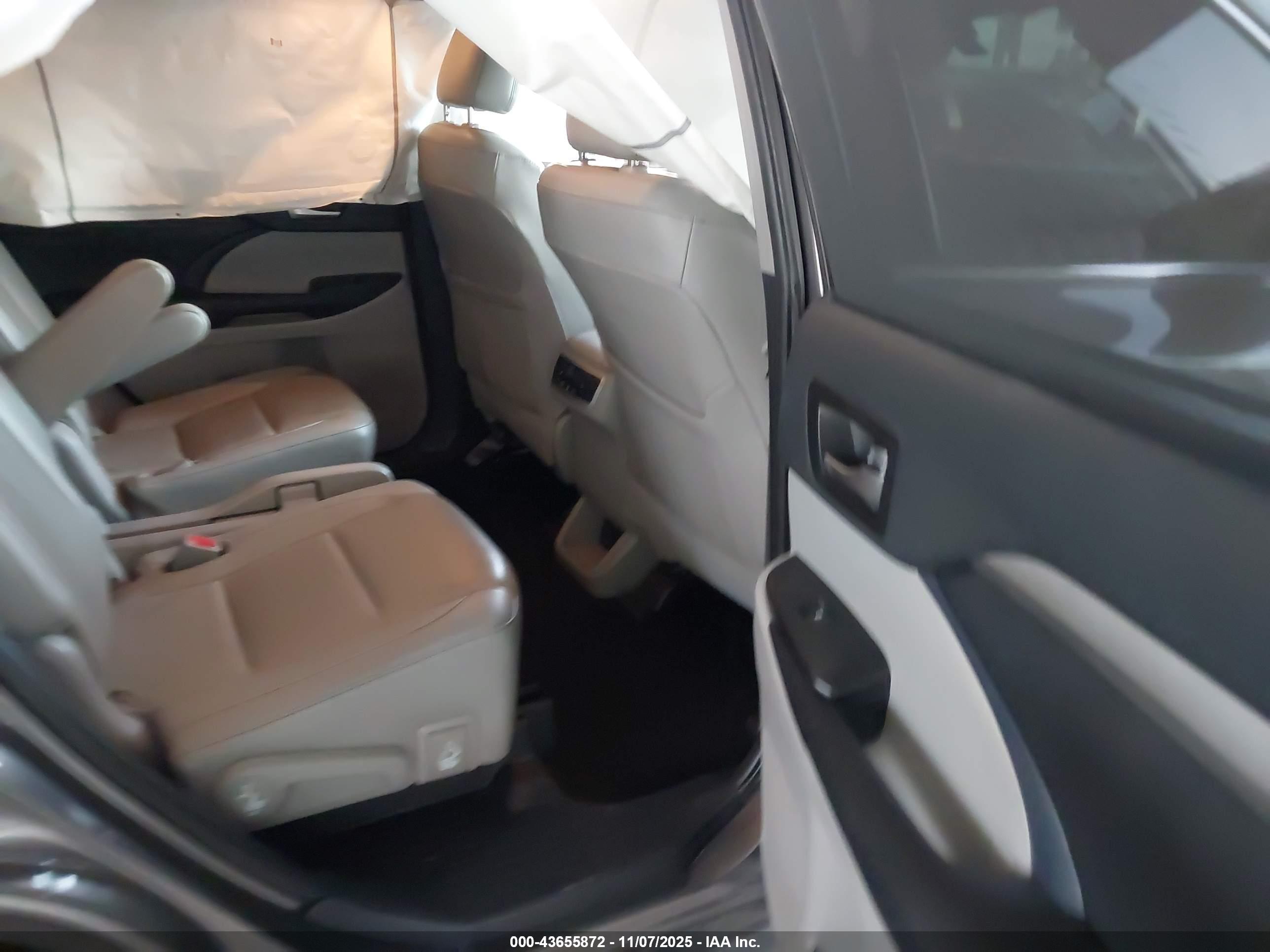 TOYOTA HIGHLANDER image 8