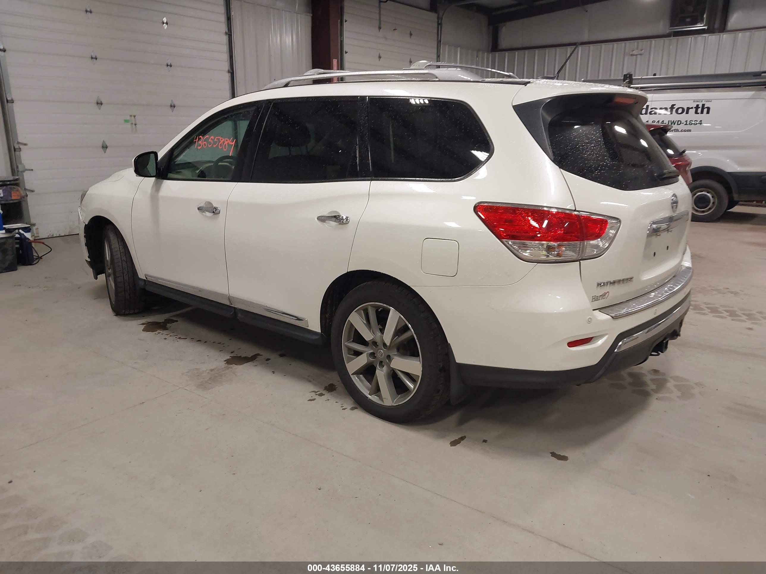 NISSAN PATHFINDER image 3