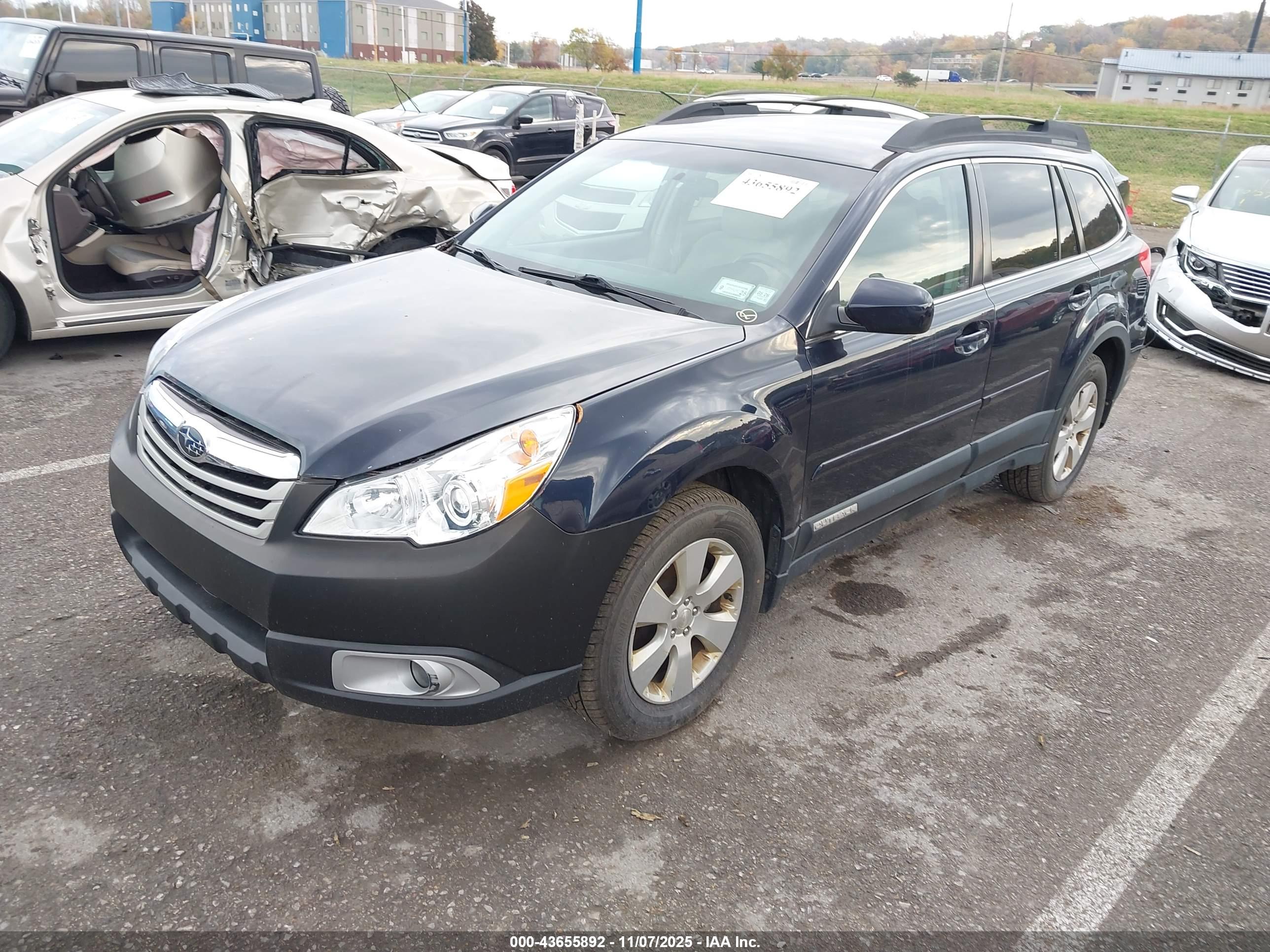 SUBARU OUTBACK image 2