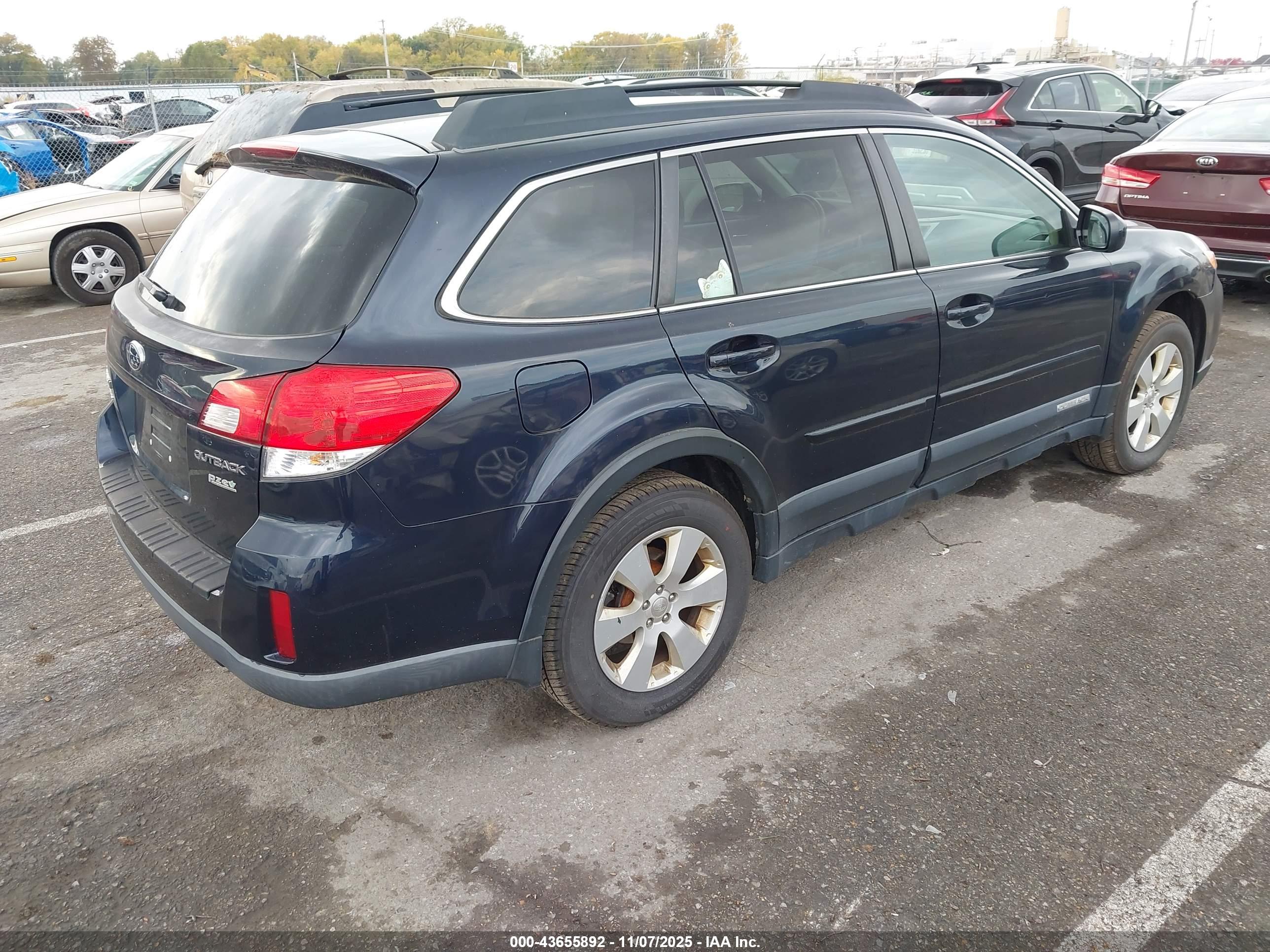 SUBARU OUTBACK image 4
