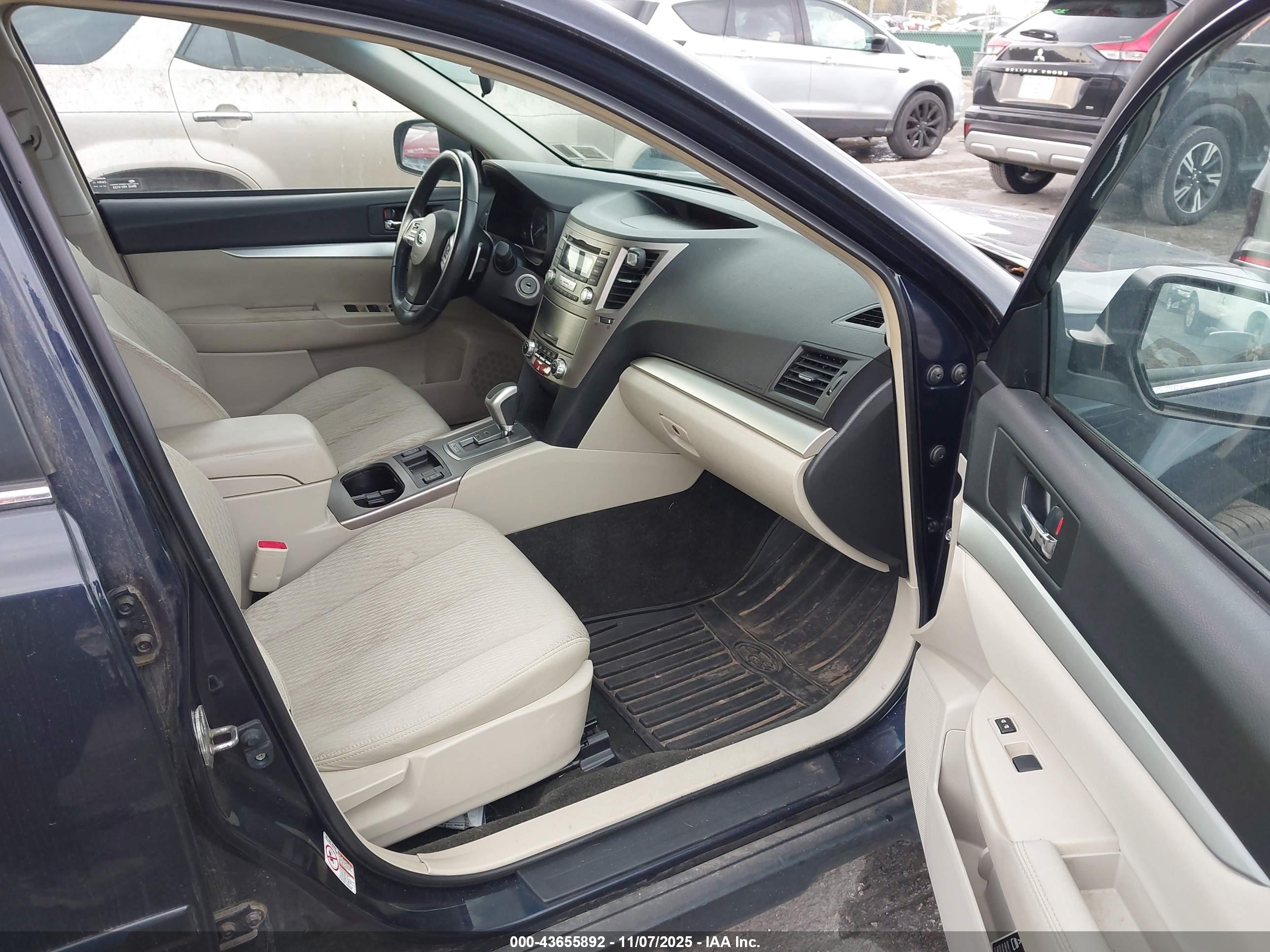 SUBARU OUTBACK image 5