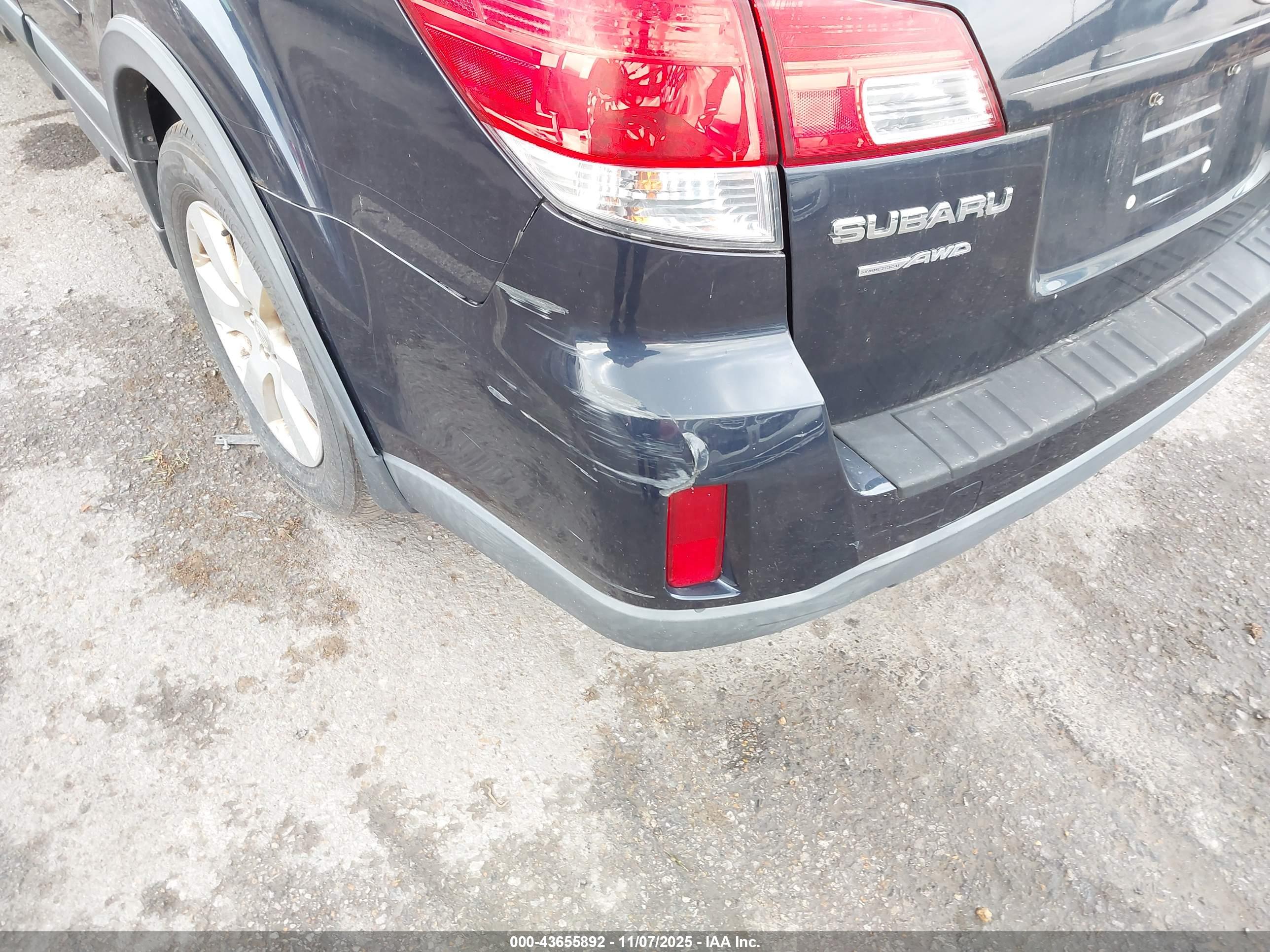 SUBARU OUTBACK image 6