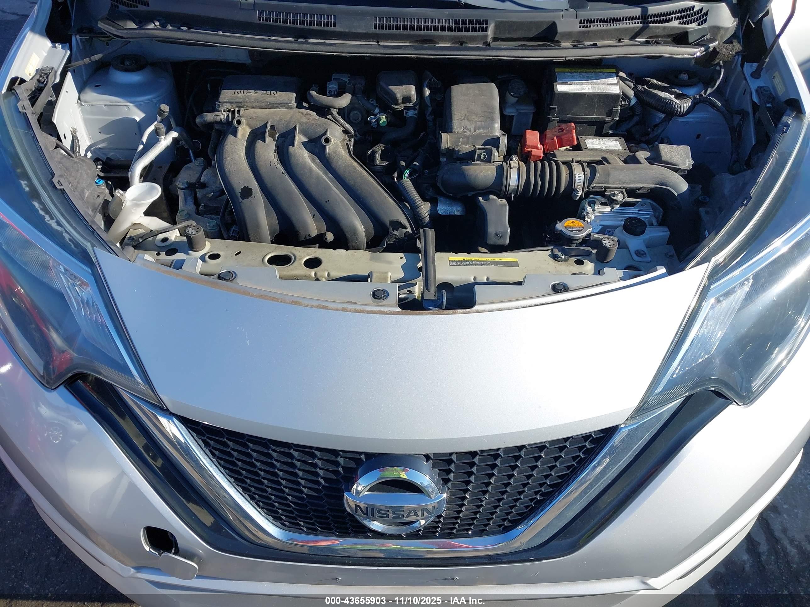 NISSAN VERSA image 10