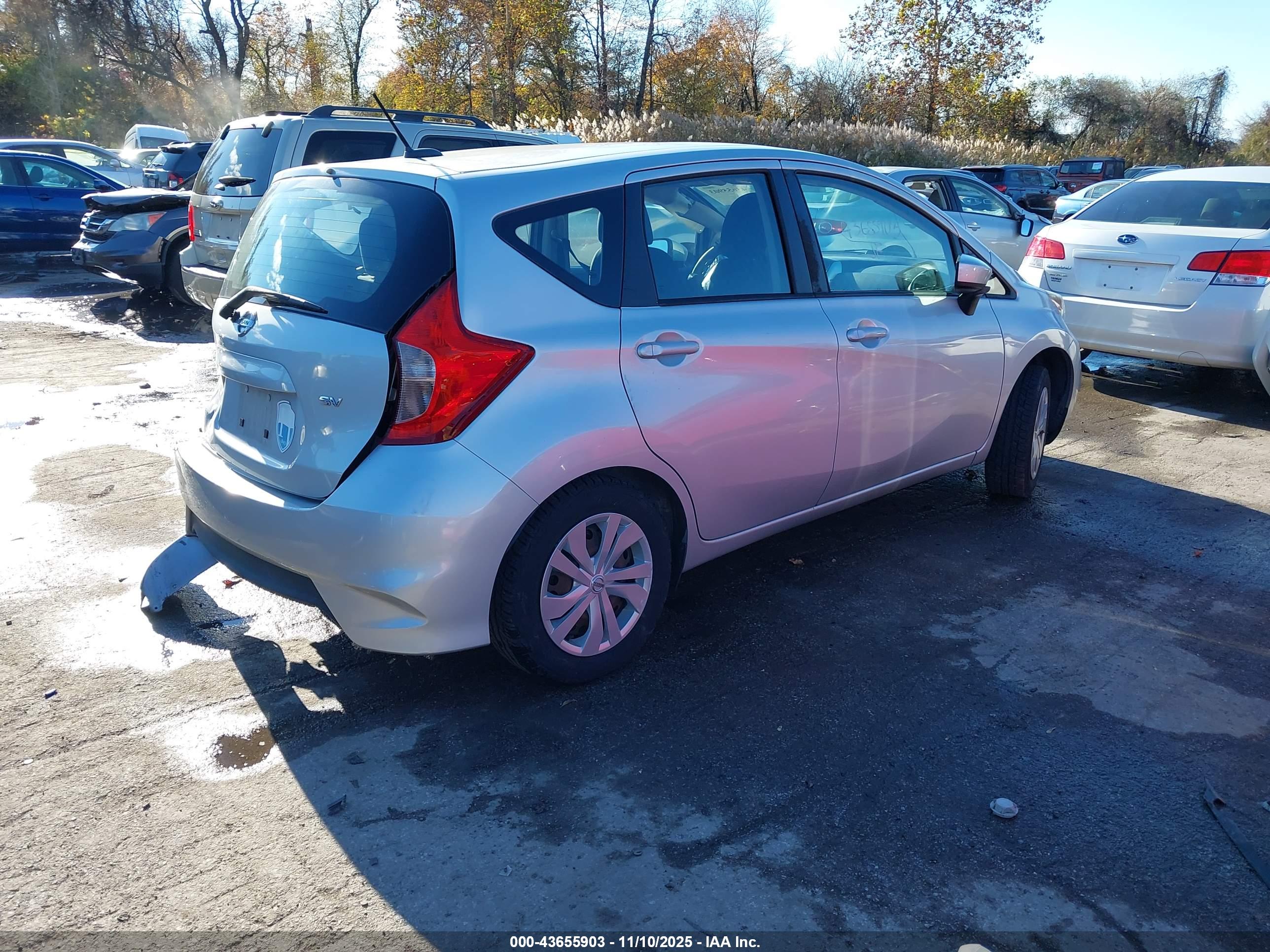 NISSAN VERSA image 4