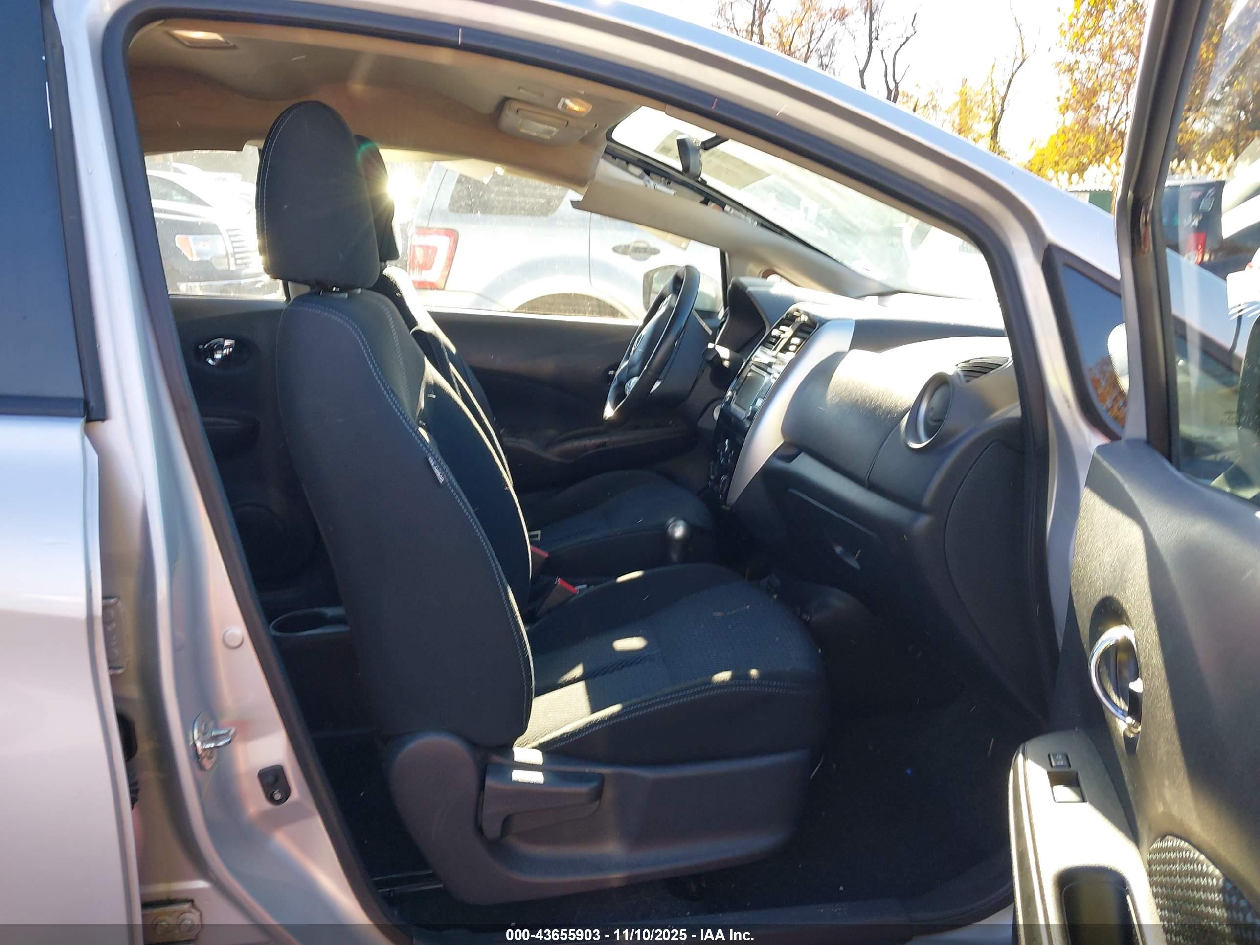 NISSAN VERSA image 5