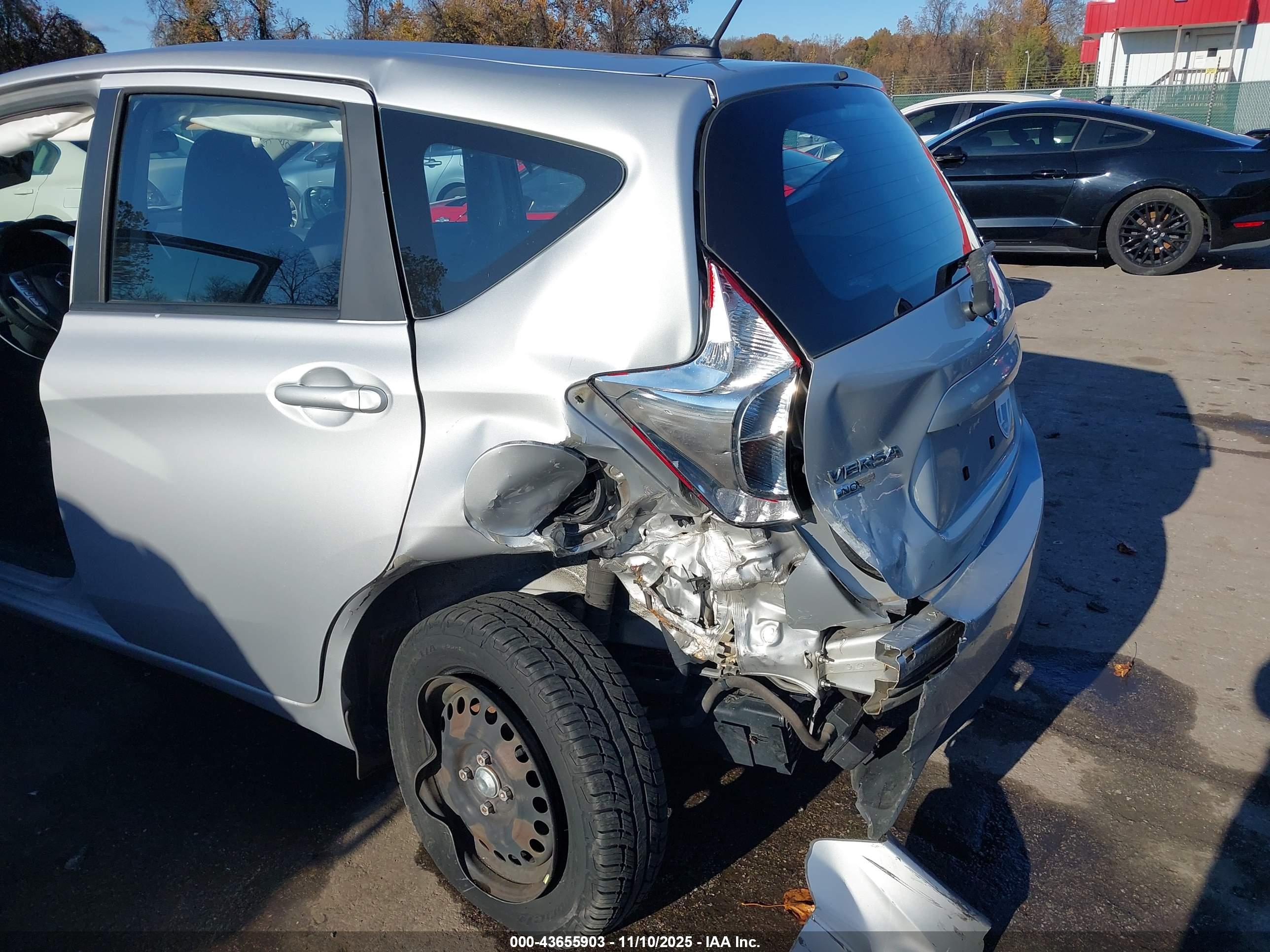NISSAN VERSA image 6