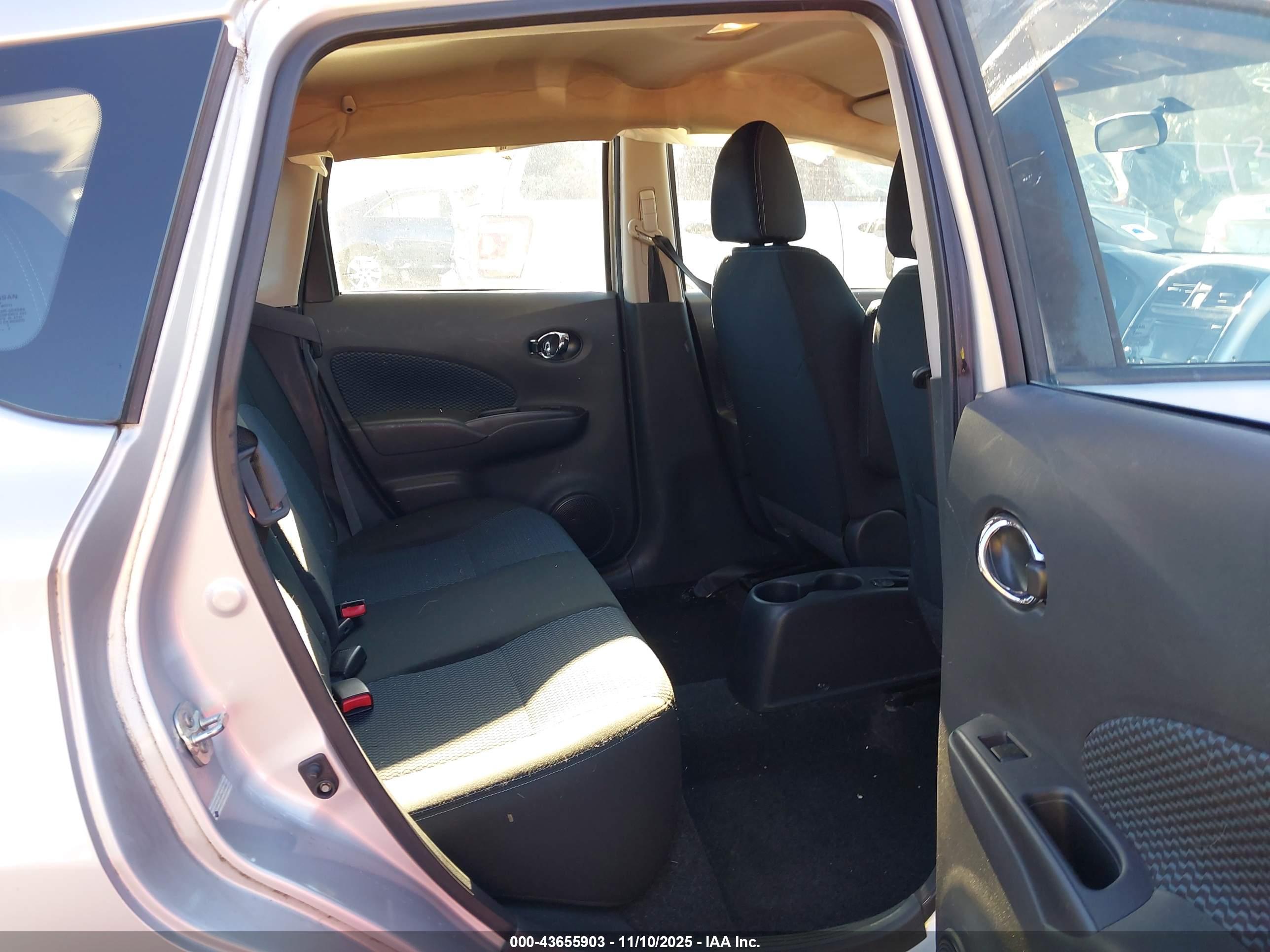NISSAN VERSA image 8