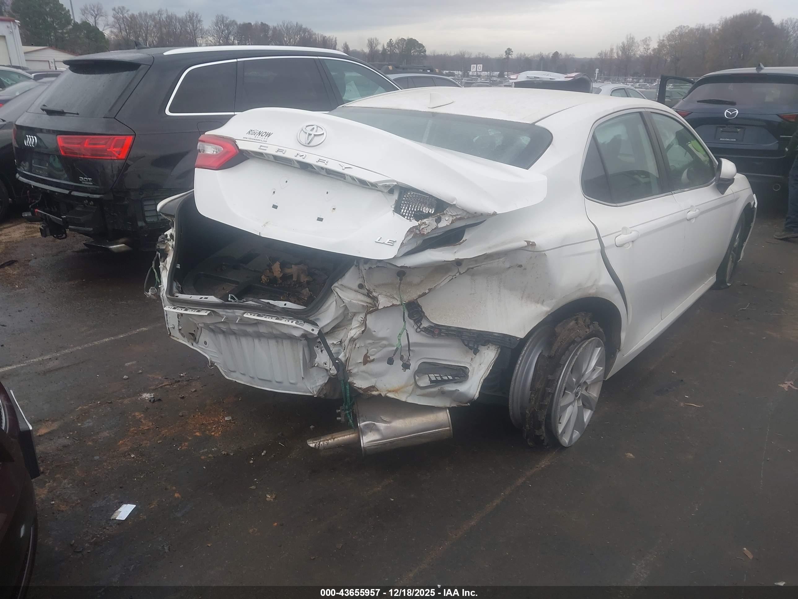TOYOTA CAMRY image 4