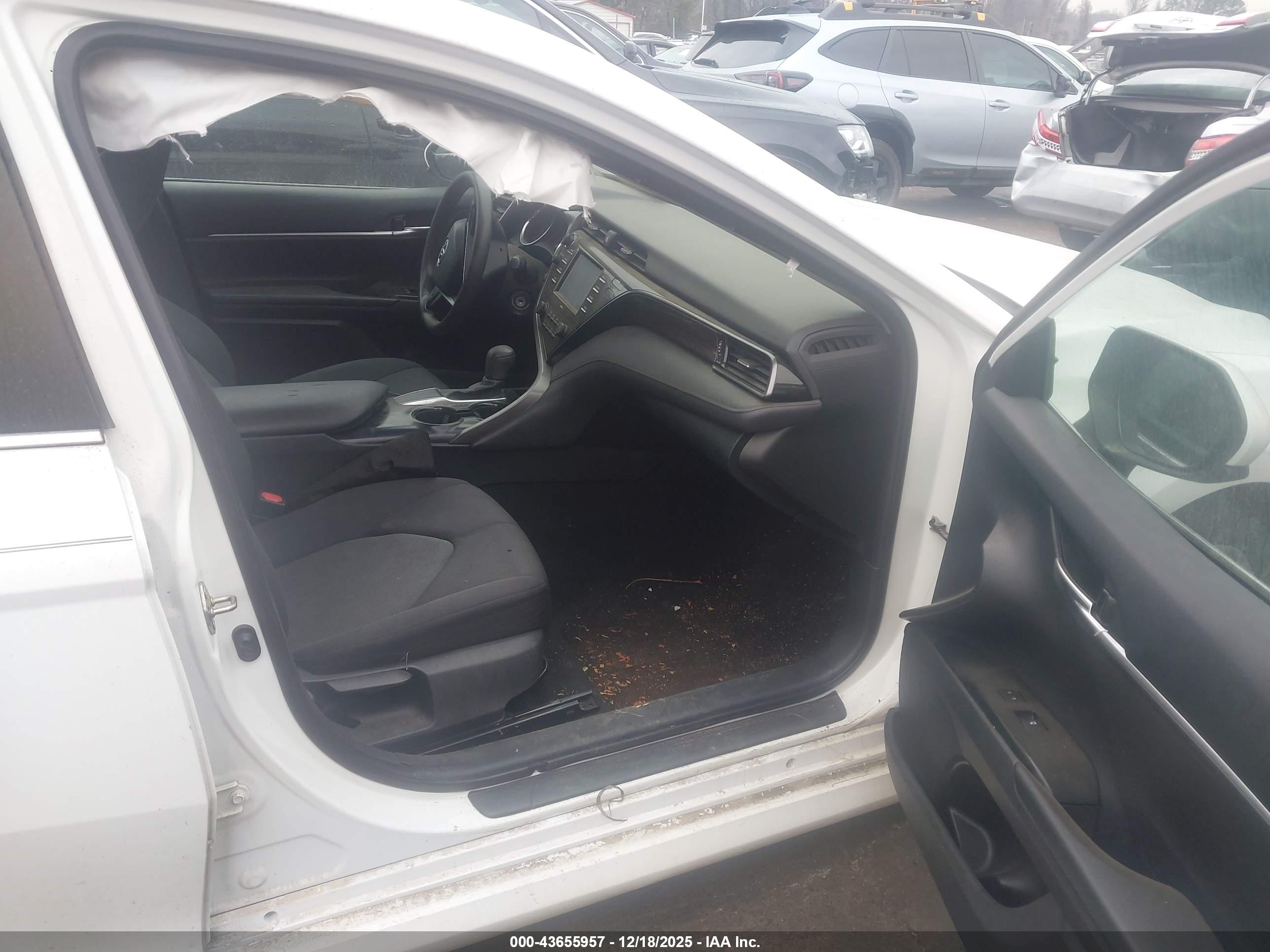 TOYOTA CAMRY image 5