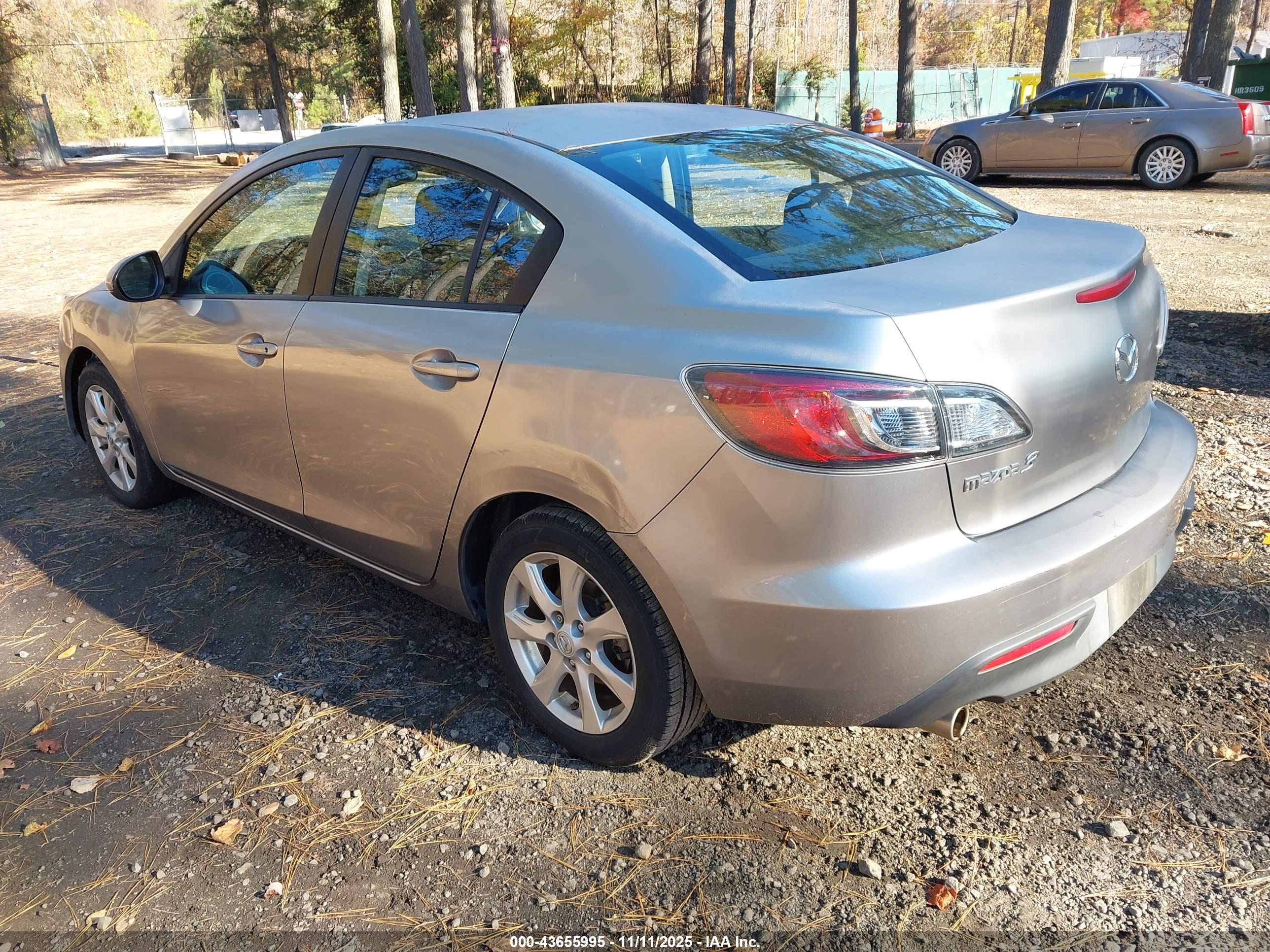 MAZDA MAZDA3 image 3
