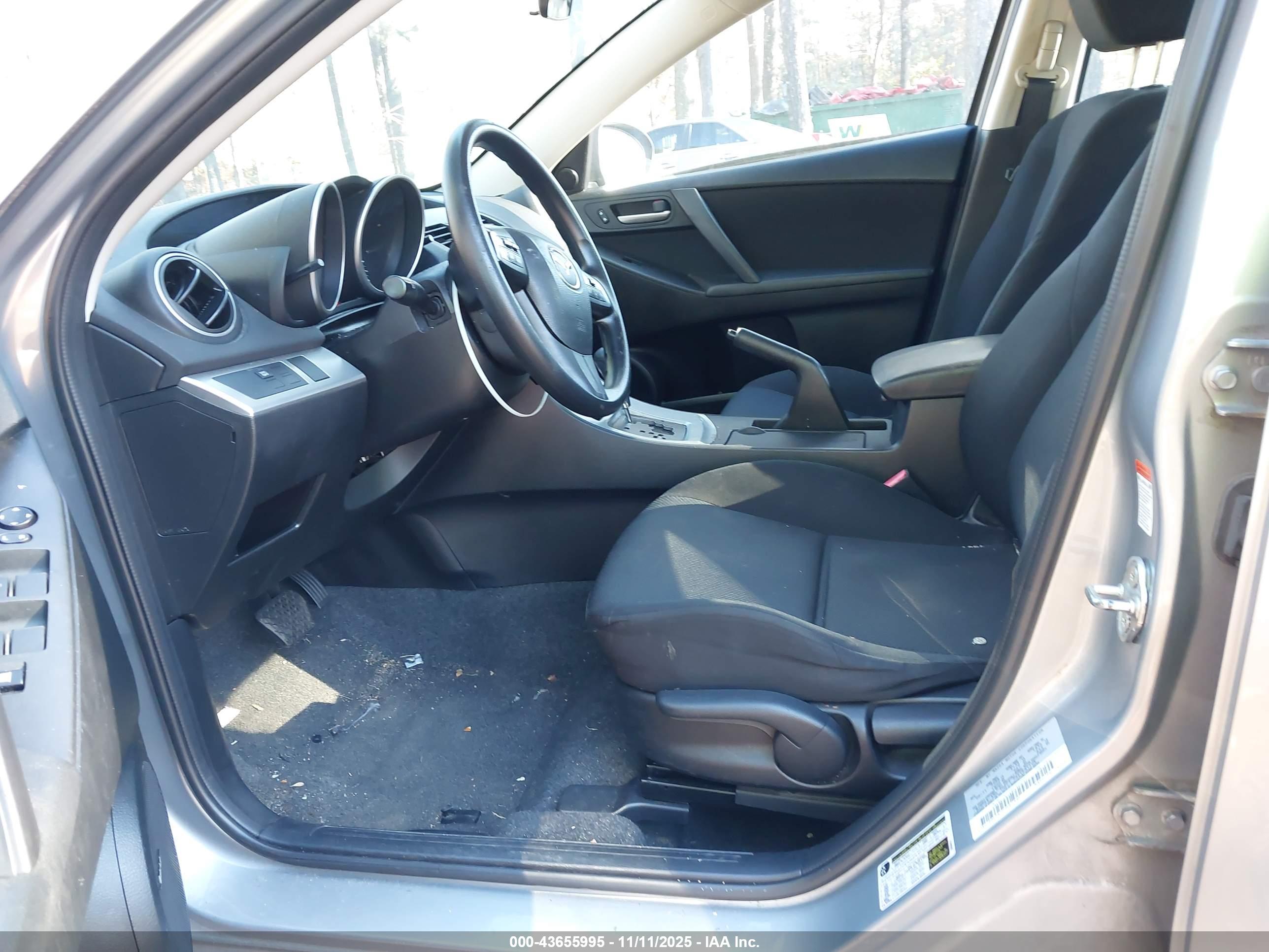 MAZDA MAZDA3 image 5