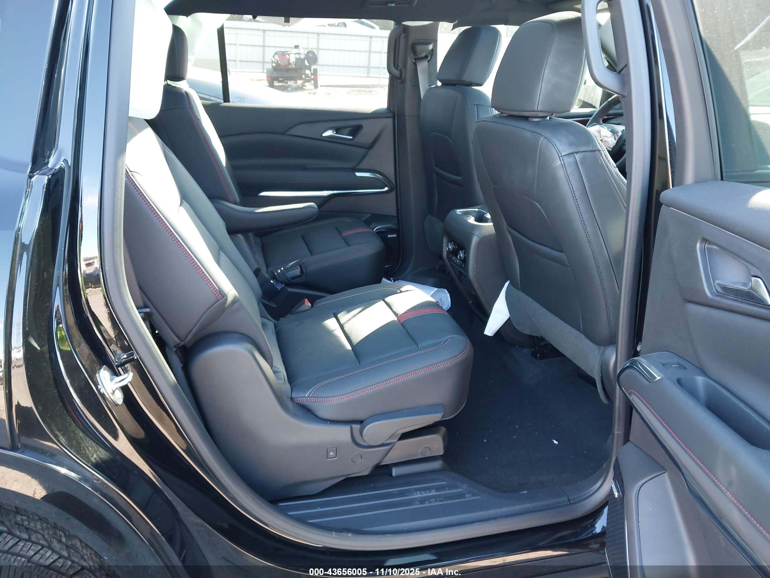 CHEVROLET TRAVERSE image 8