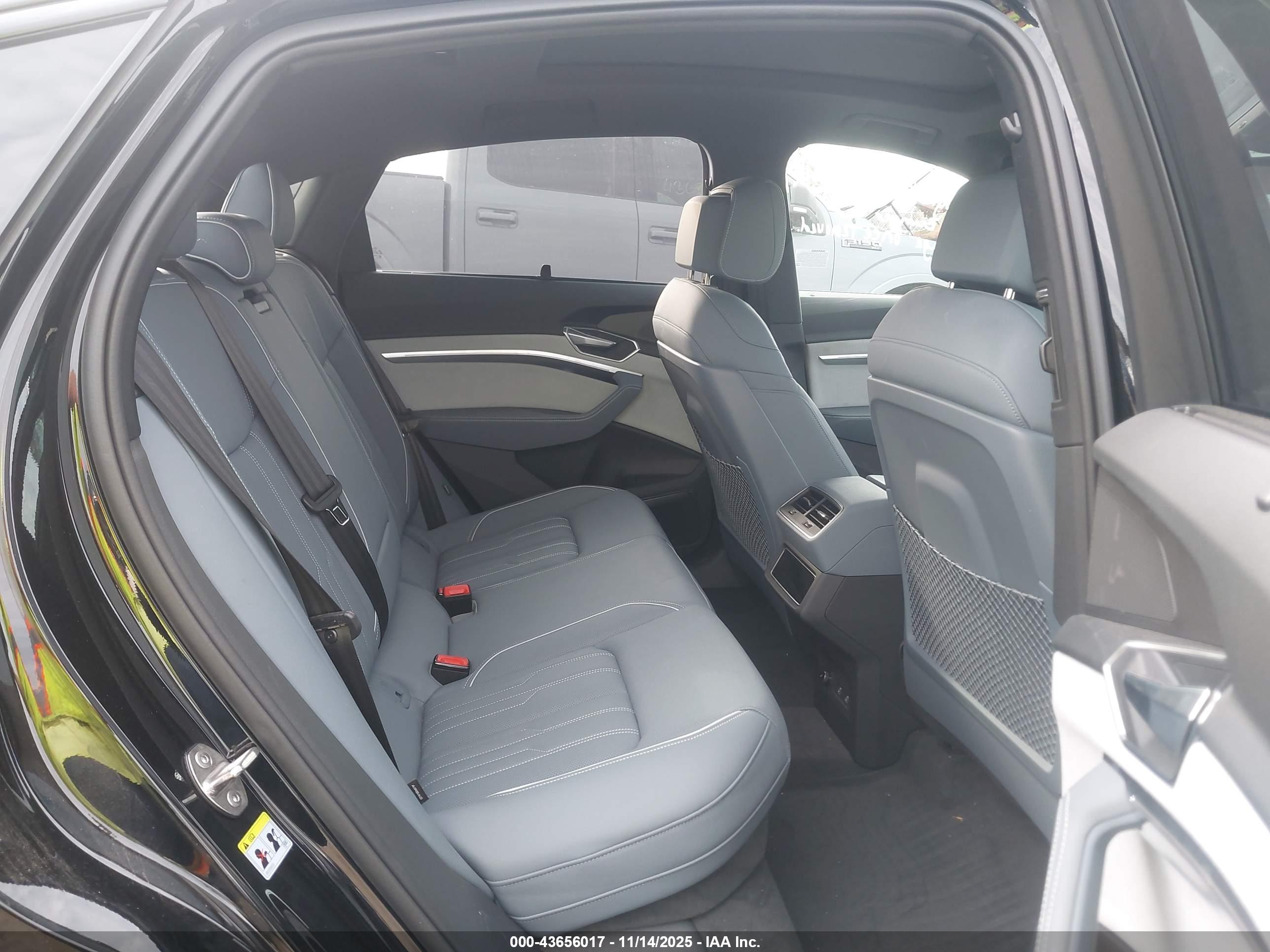 AUDI E-TRON image 8