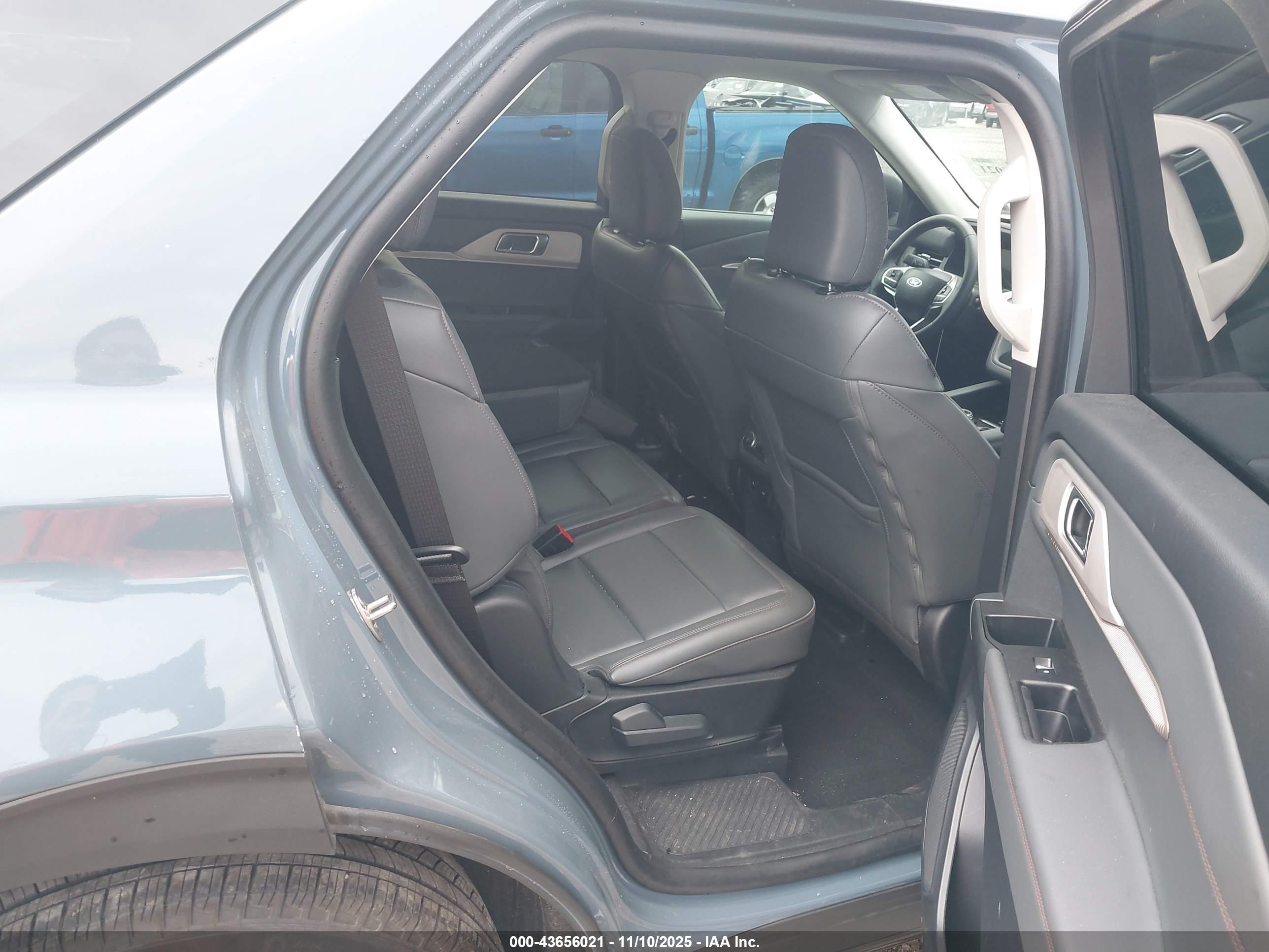FORD EXPLORER image 8
