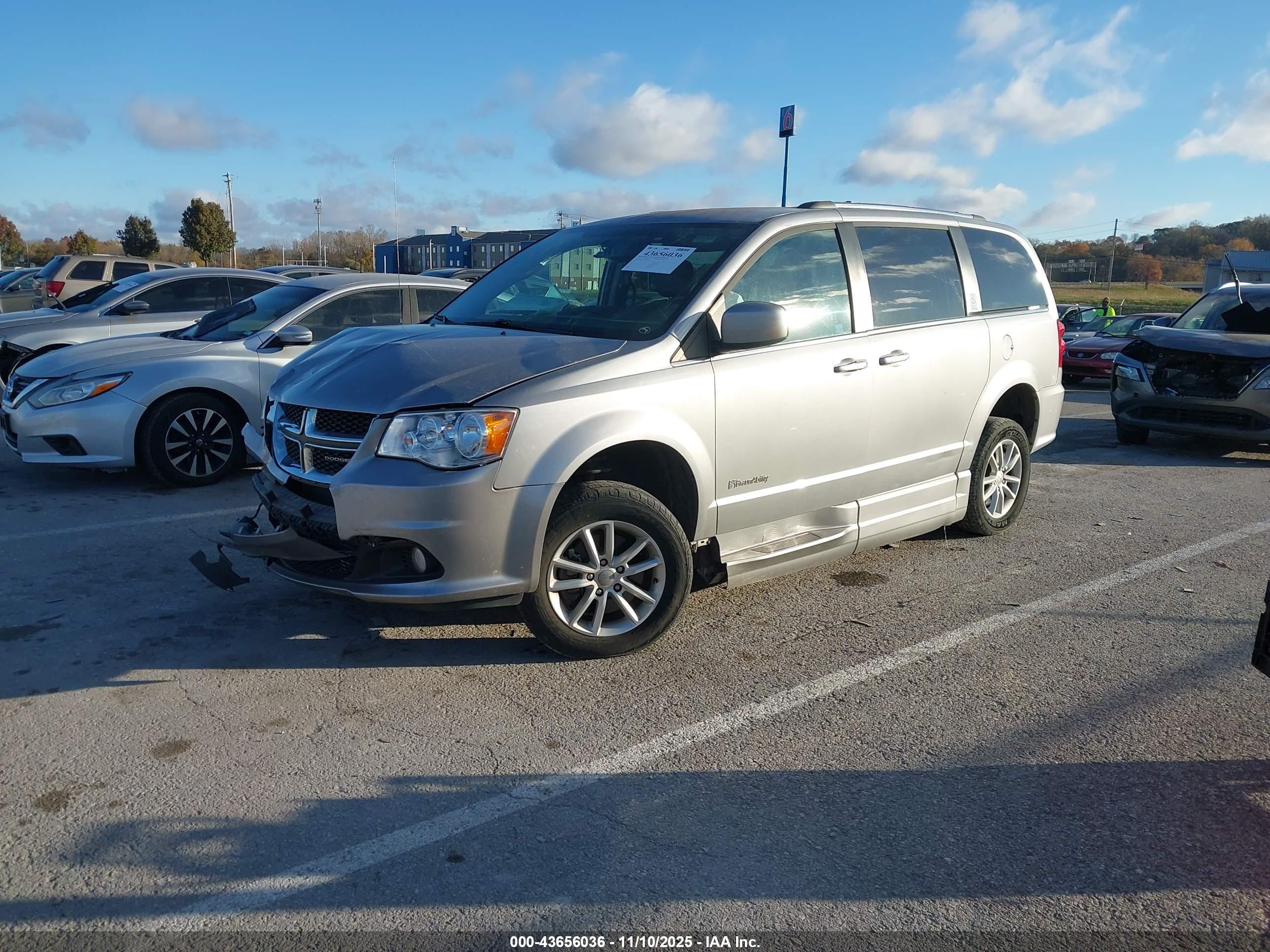 DODGE GRAND image 2