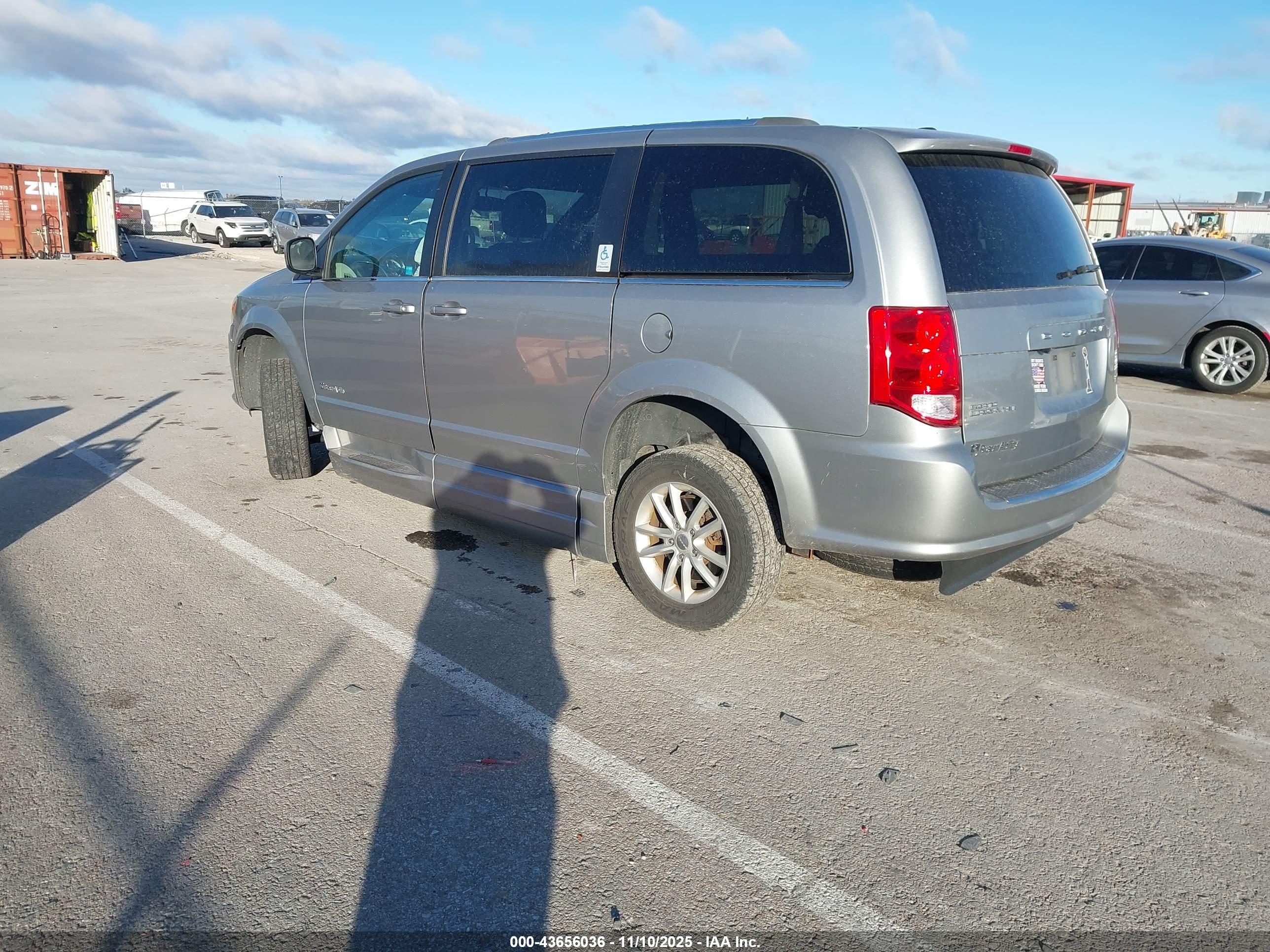 DODGE GRAND image 3