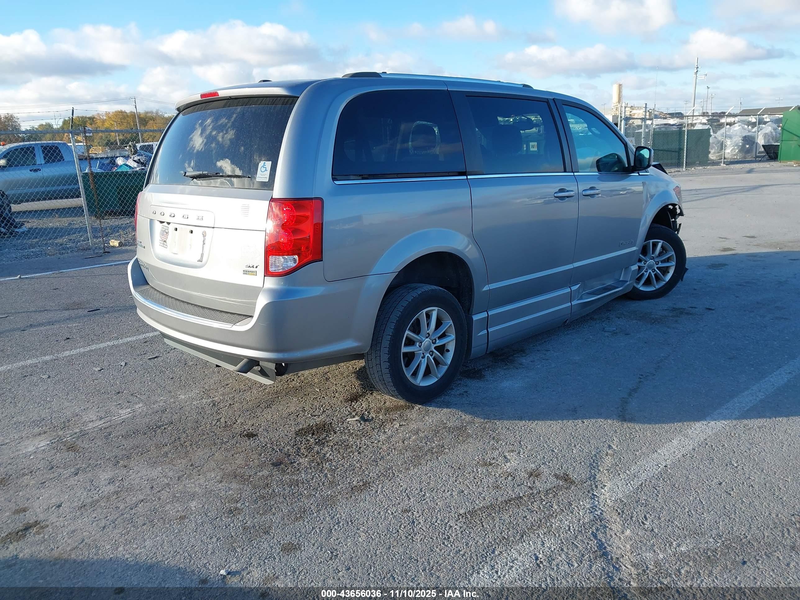 DODGE GRAND image 4