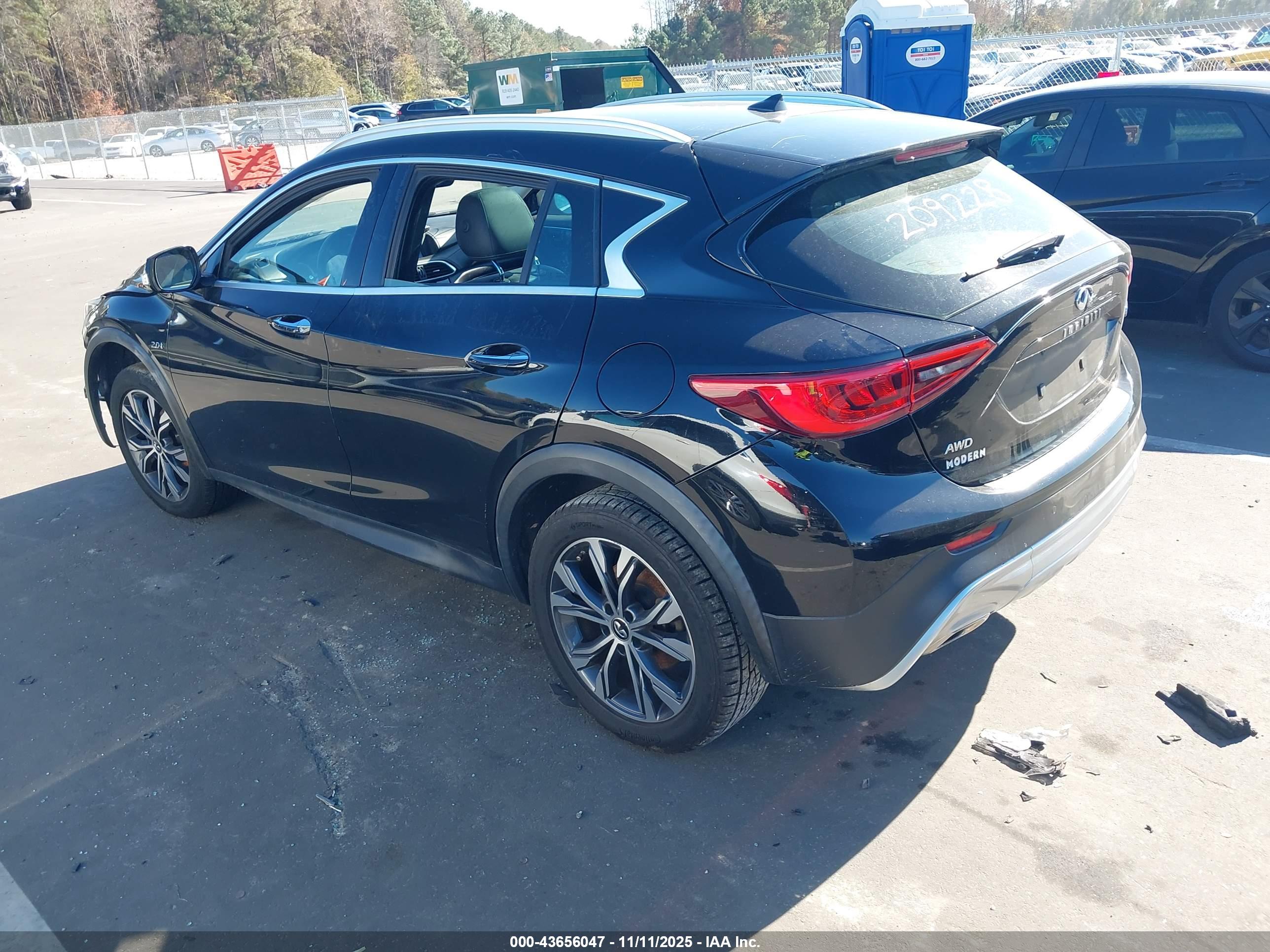 INFINITI QX30 image 3