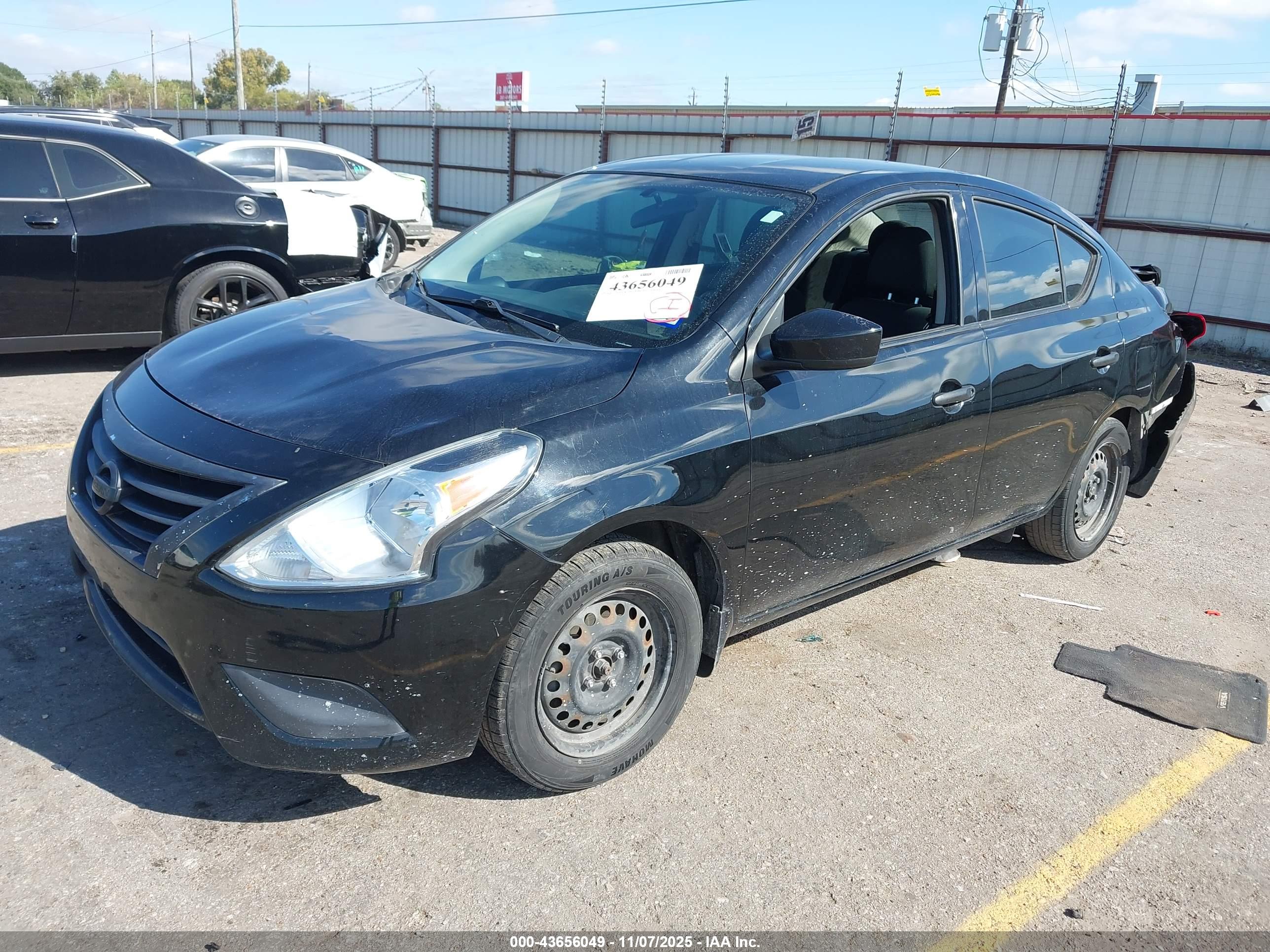 NISSAN VERSA image 2