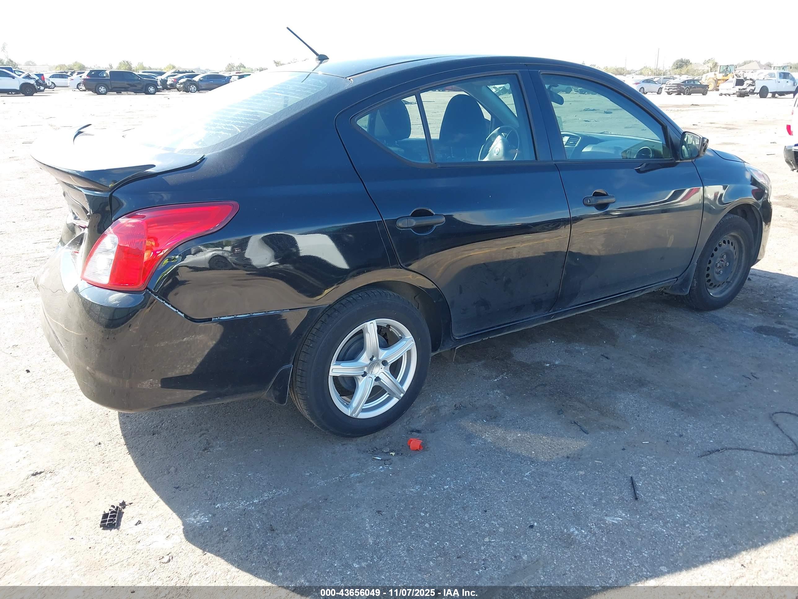 NISSAN VERSA image 4