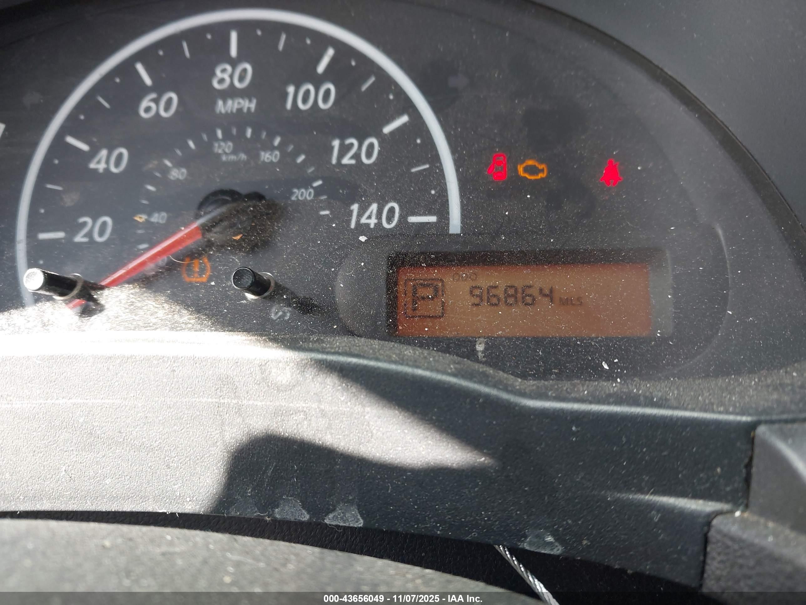 NISSAN VERSA image 7